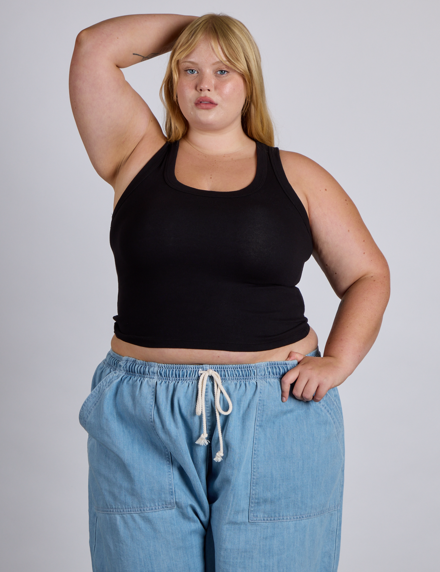 Juliet is 5’7” and wearing L The Tank Top in Basic Black