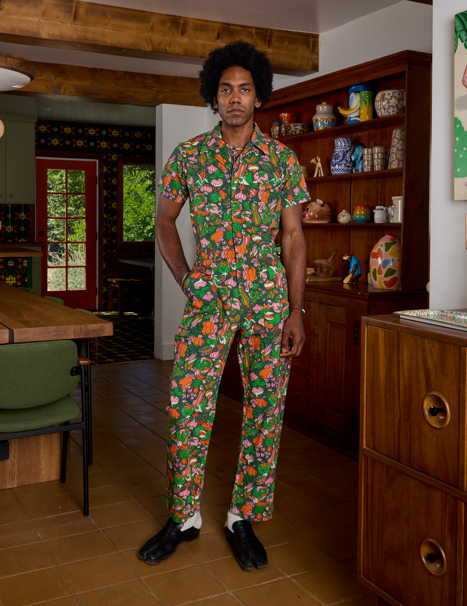 Jerrod is 6&#39;3&quot; and wearing S Short Sleeve Jumpsuit in Kitchen Collection