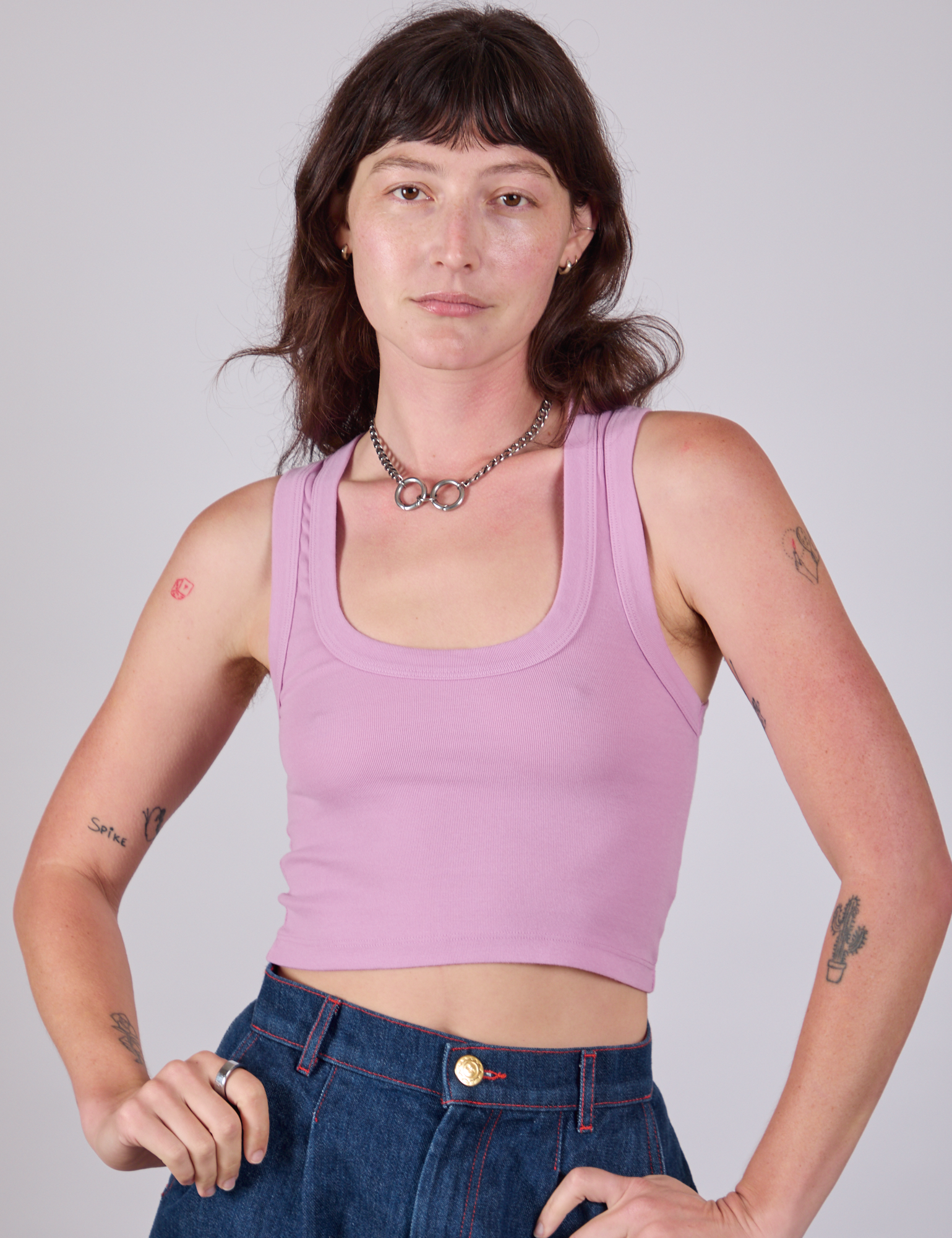 Alex is 5&#39;8&quot; and wearing P Cropped Tank Top in Lilac