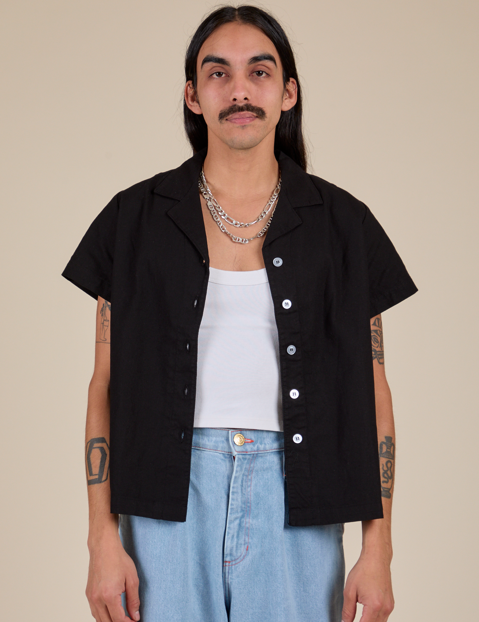 Anthony is 5’6” and wearing S Pantry Button-Up in Basic Black