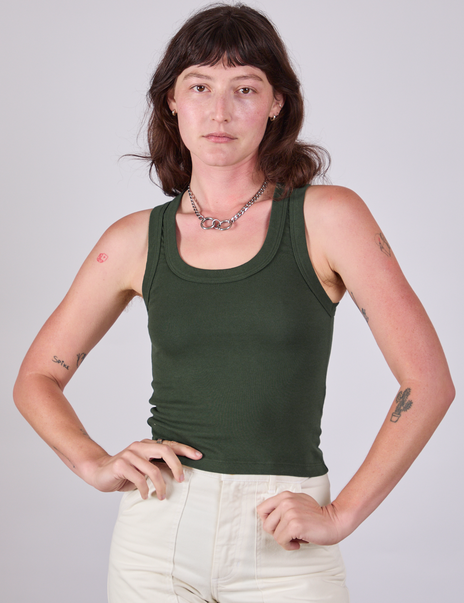 Alex is 5&#39;8&quot; and wearing P Tank Top in Swamp Green