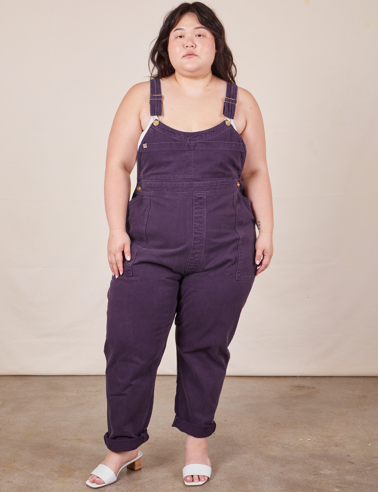 Ashley is 5&#39;7&quot; and wearing 1XL Original Overalls in Mono Nebula Purple
