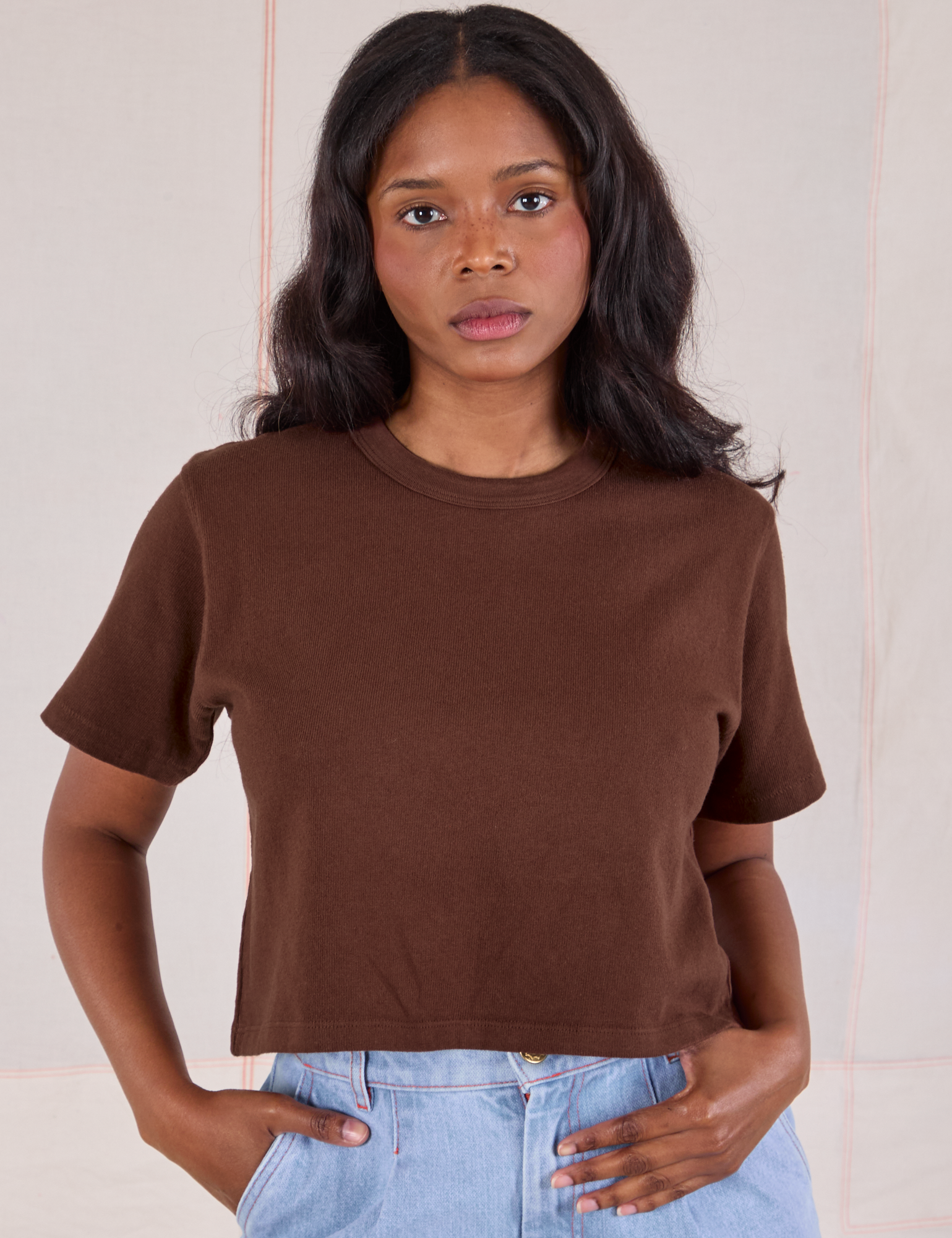 Kandia is 5&#39;3&quot; and wearing P Cropped Burly Tee in Fudgesicle Brown