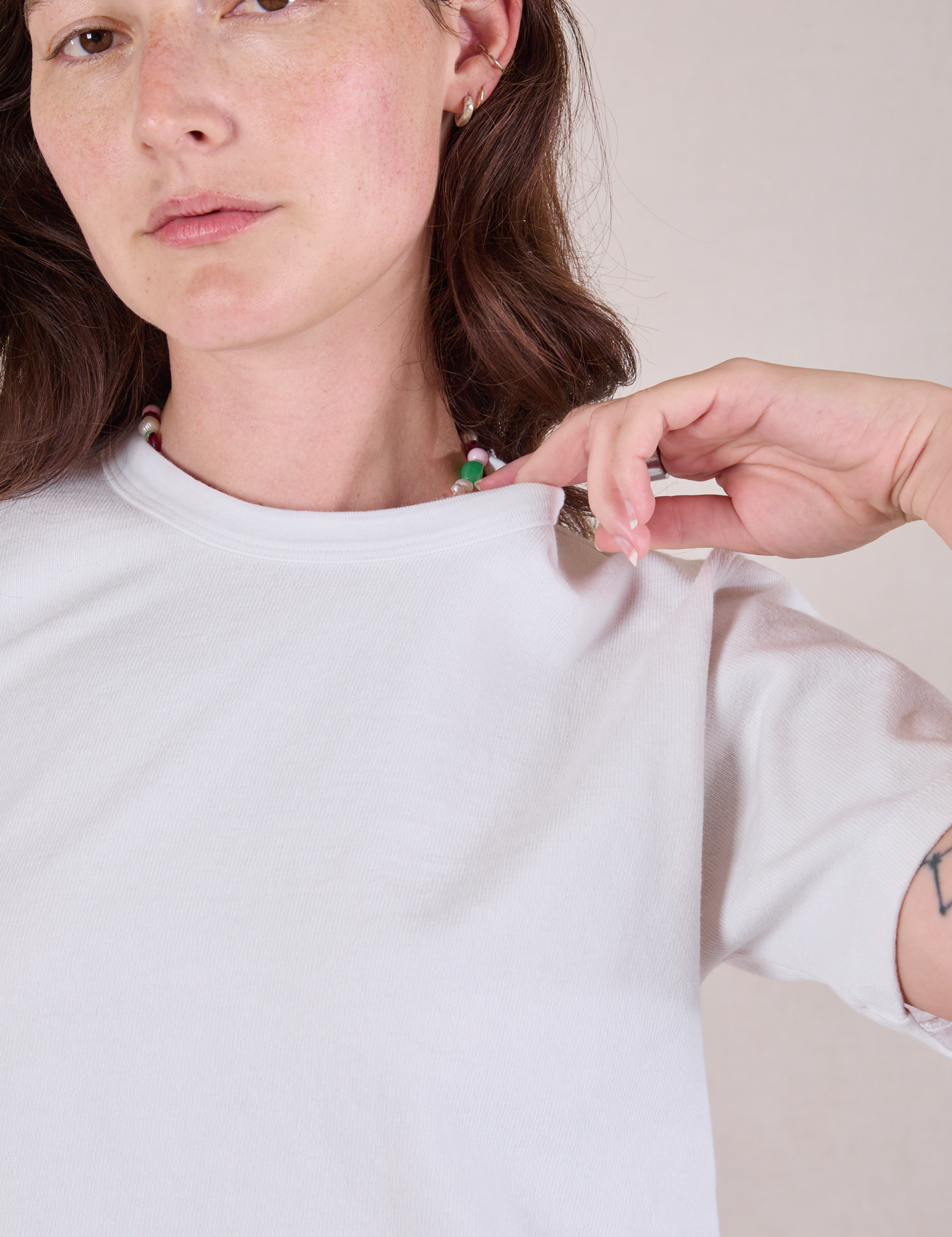 Cropped Burly Tee in Vintage Tee White close up on Alex