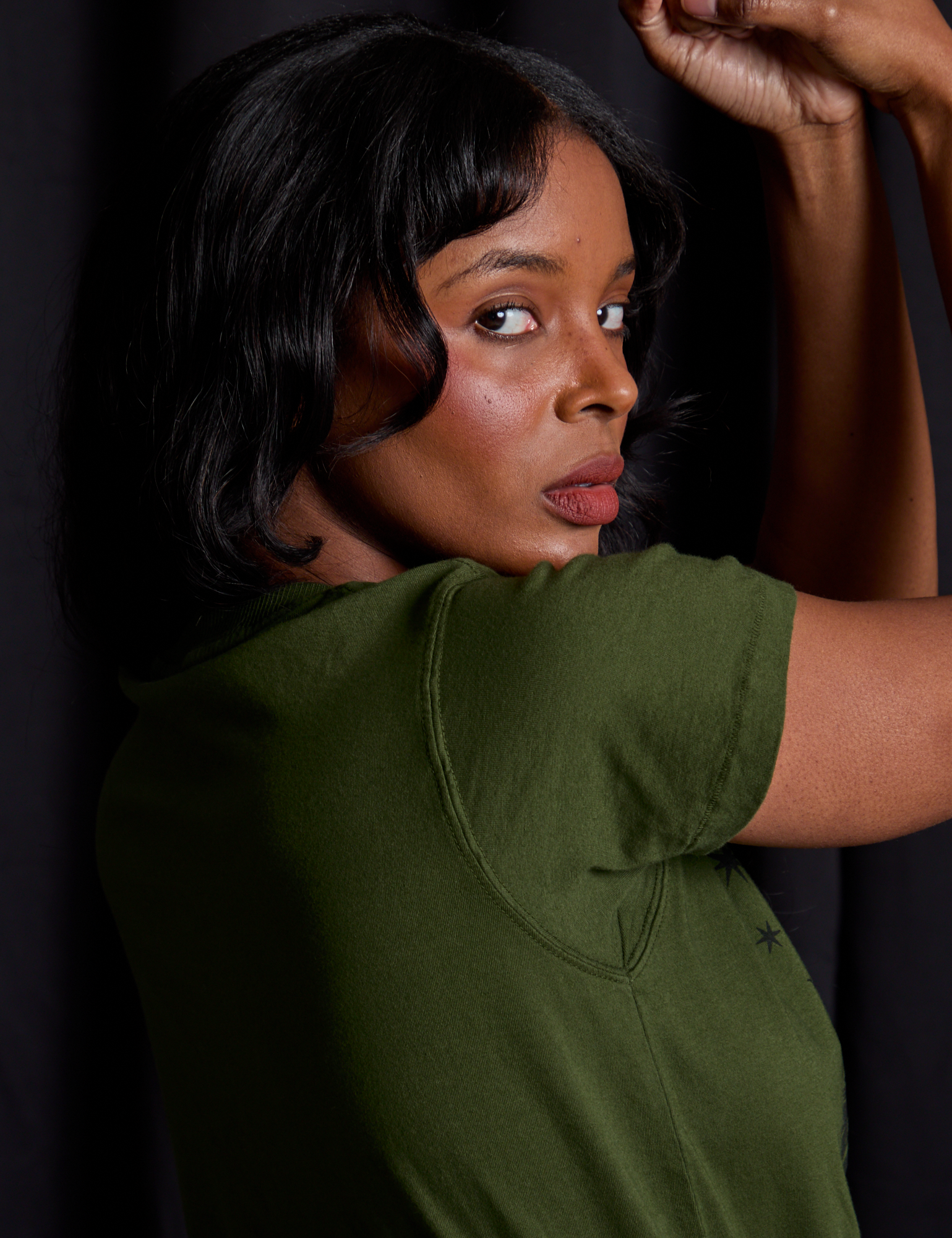 Vintage Tee in Papercut sleeve close up on Kandia