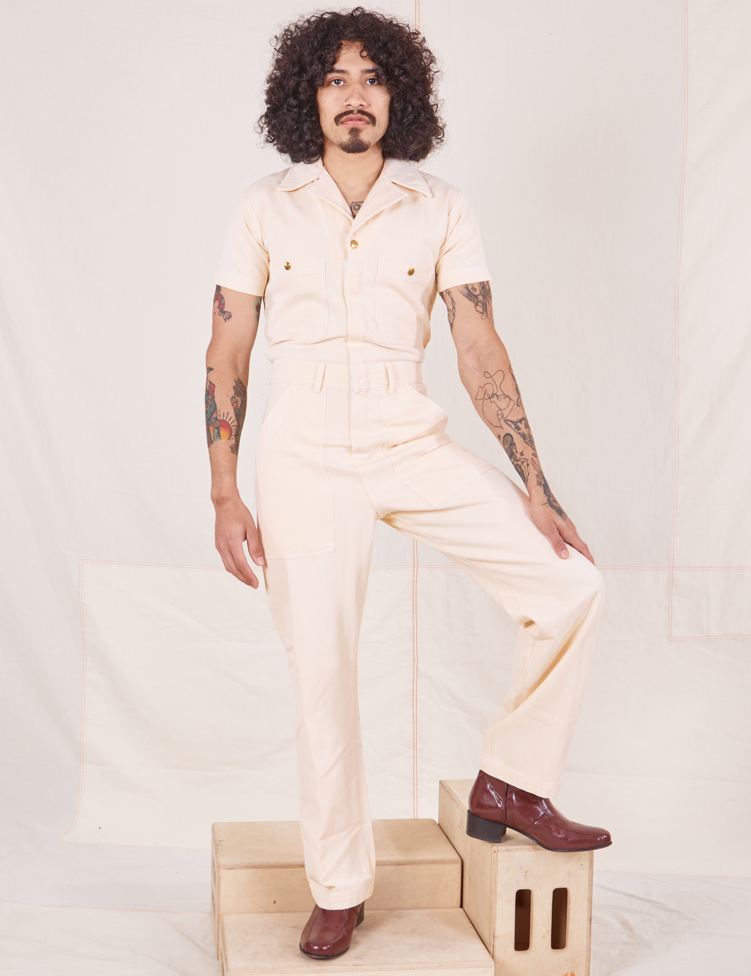 Jesse is 5&#39;8&quot; and wearing size S Heritage Short Sleeve Jumpsuit in Natural
