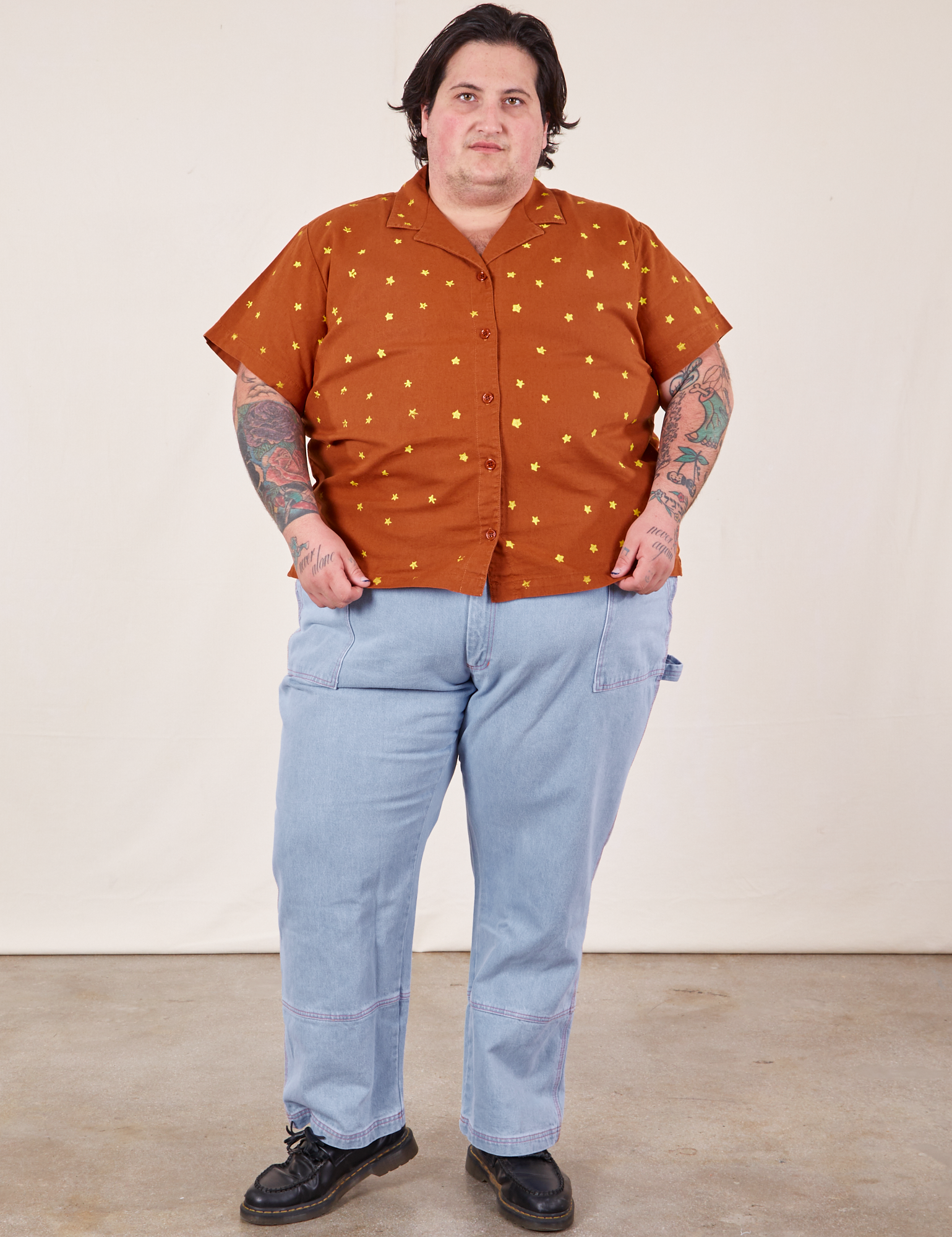 Sam is 5&#39;10&quot; and wearing 4XL Icon Pantry Button-Up in Stars