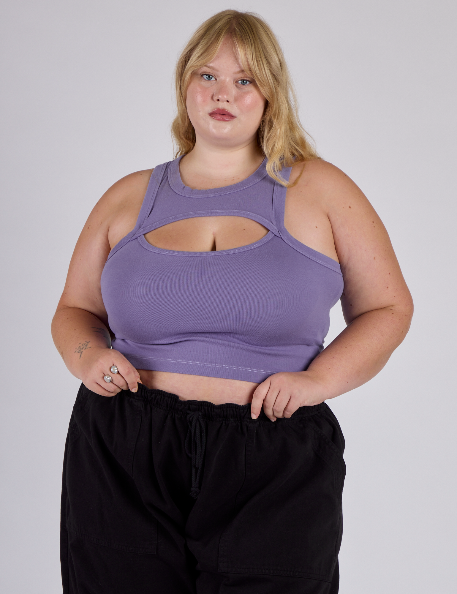 Juliet is 5’7” and wearing L in the Faded Grape Porthole Tank