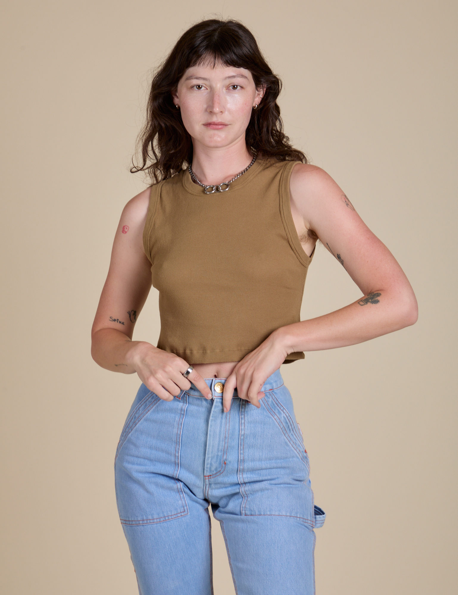 Alex is 5’8” and wearing XP Muscle Tee in Desert Brown