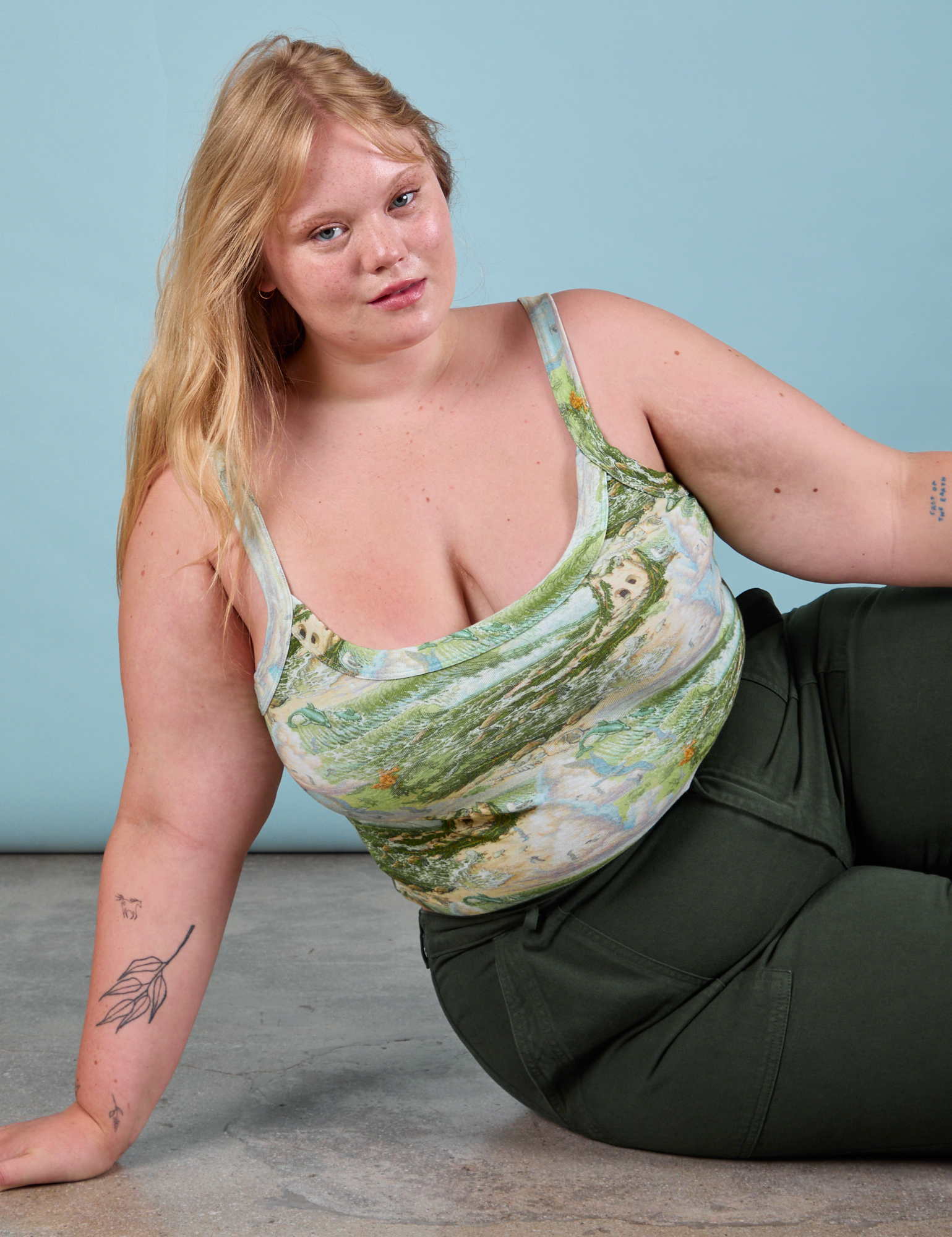 Ocean and Sky in Cami worn by Juliet