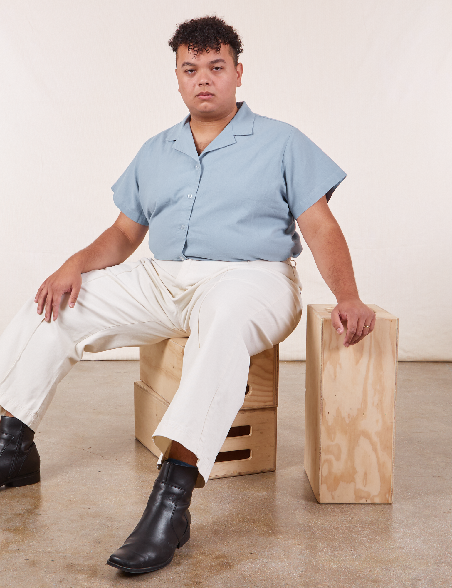 Miguel is 6'0" and wearing 2XL Pantry Button-Up in Periwinkle