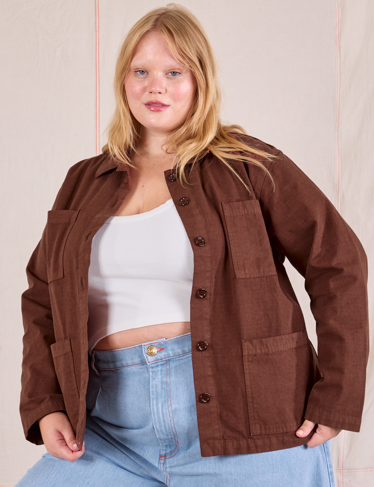 Juliet is 5&#39;7&quot; and wearing XL Ripstop Work Jacket in Fudgesicle Brown