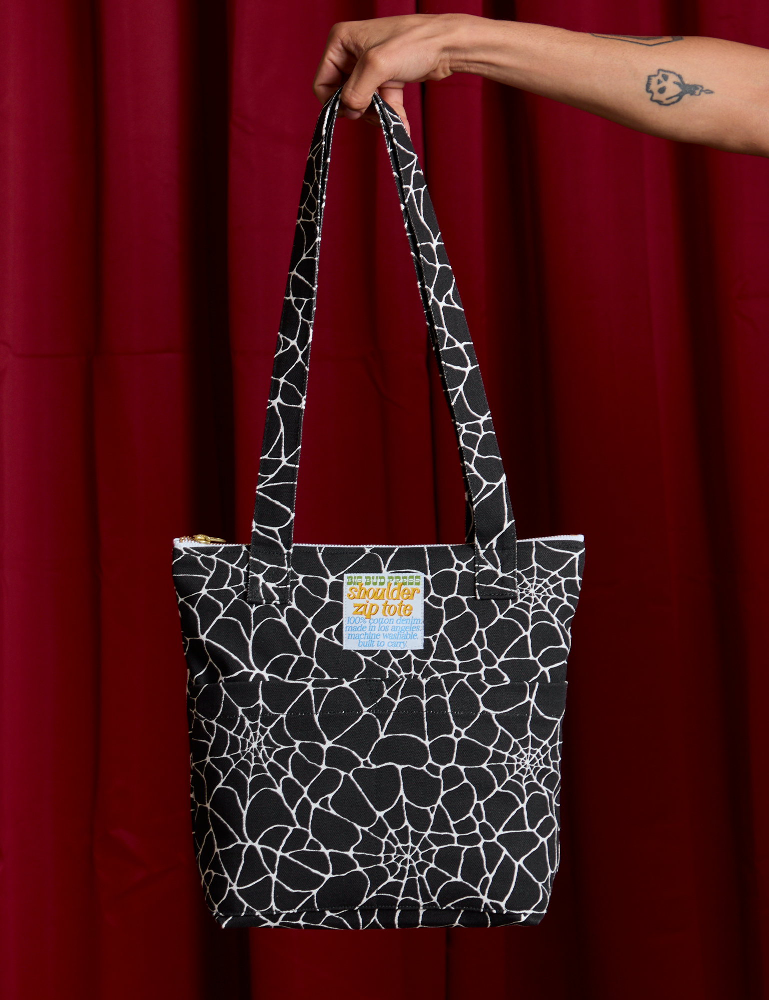 Spider Webs Printed Shoulder Zip Tote held by model