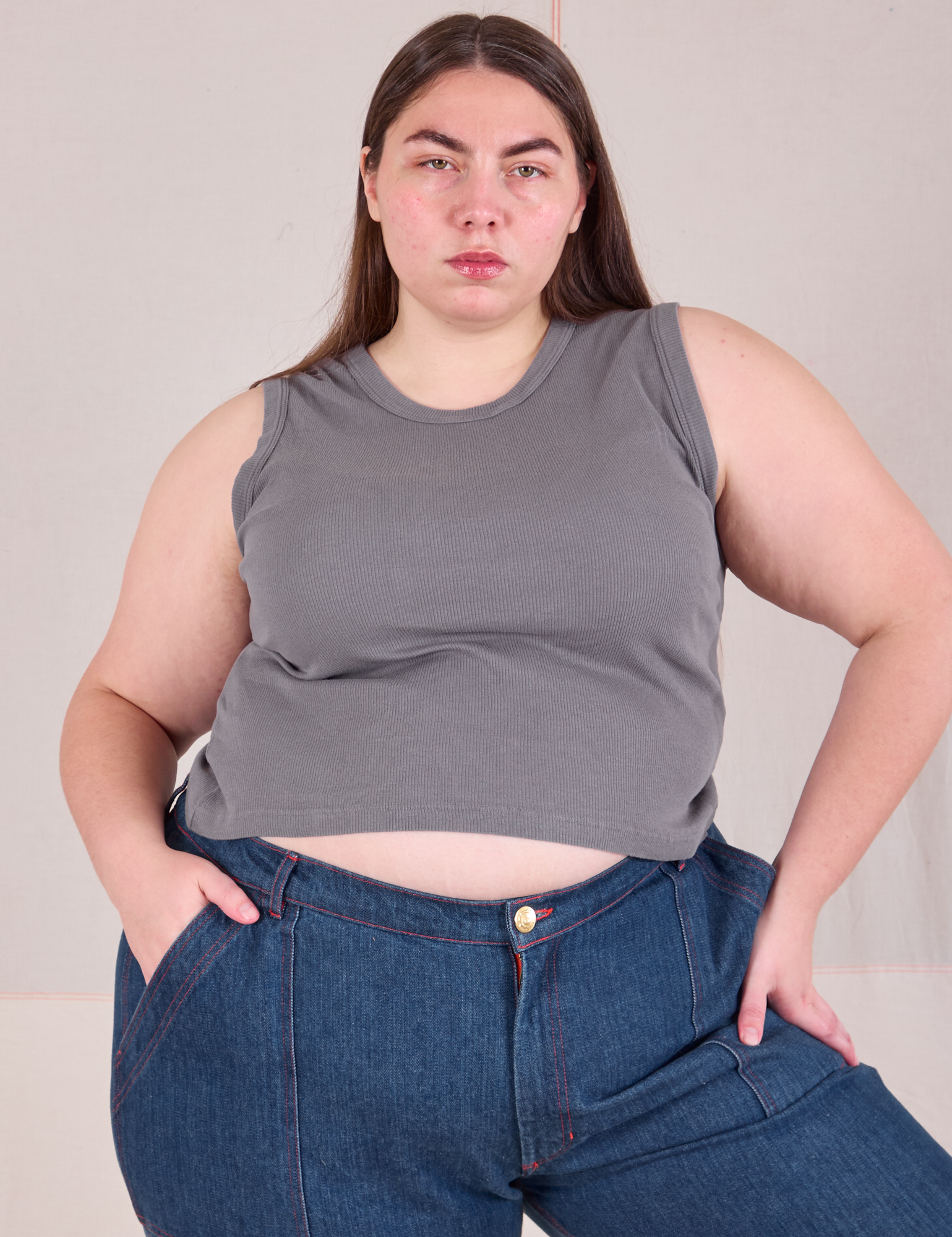 Marielena is 5&#39;8&quot; and wearing XL Muscle Tee in Washed Grey