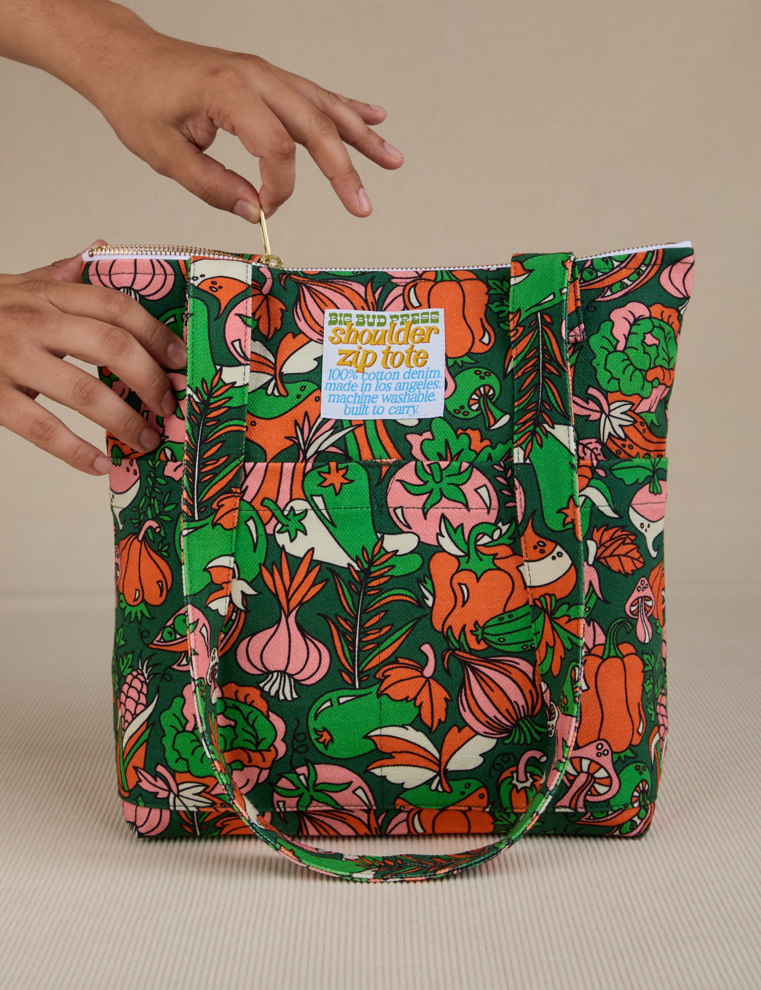 Kitchen Collection Printed Shoulder Zip Tote