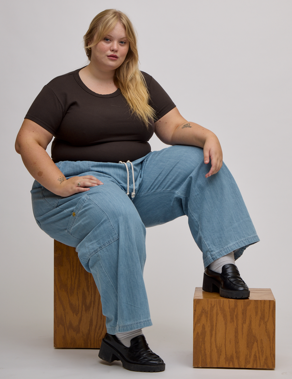 Baby Tee in Espresso Brown and light wash denim drop pocket pants on Juliet