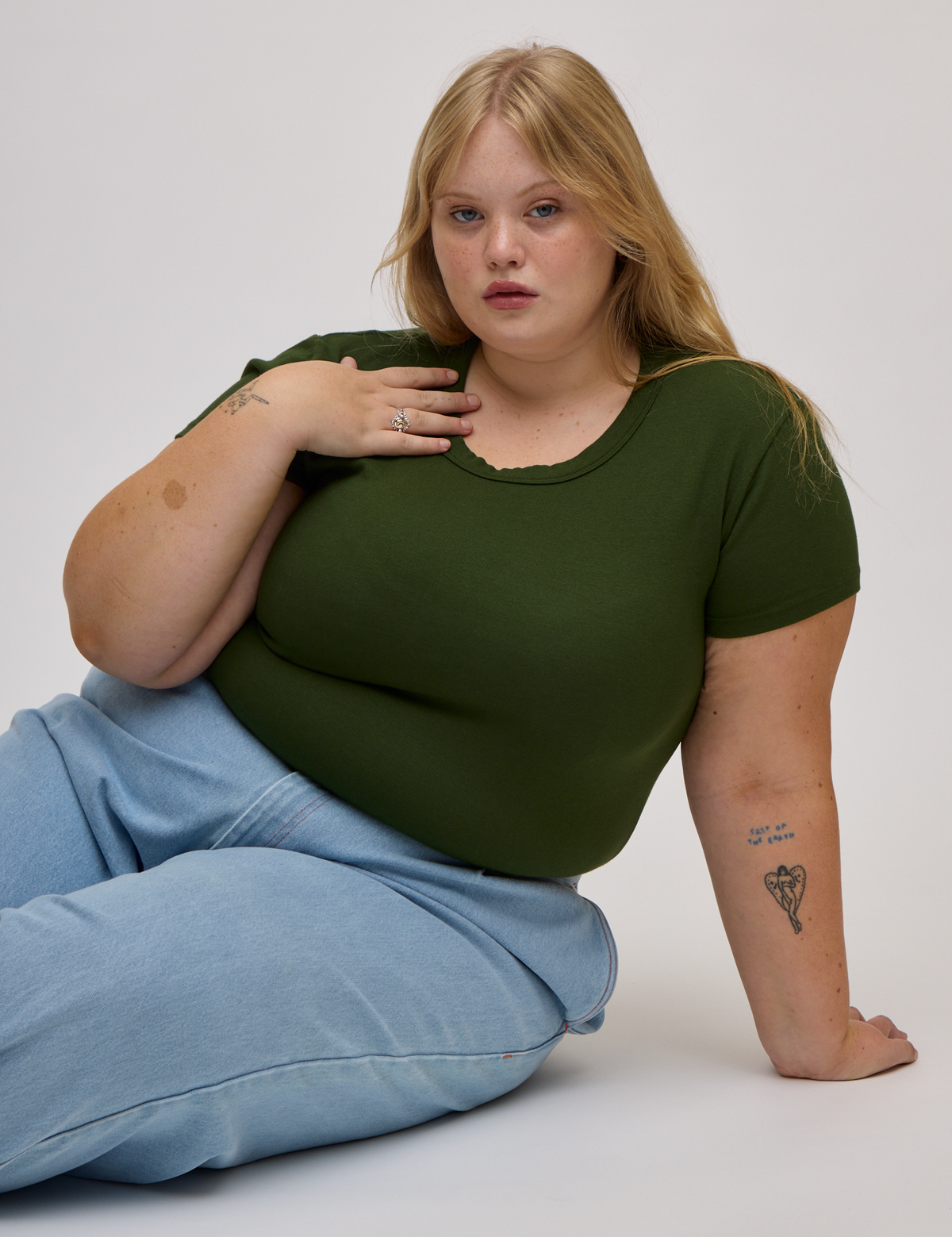 Baby Tee in Evergreen worn by Juliet