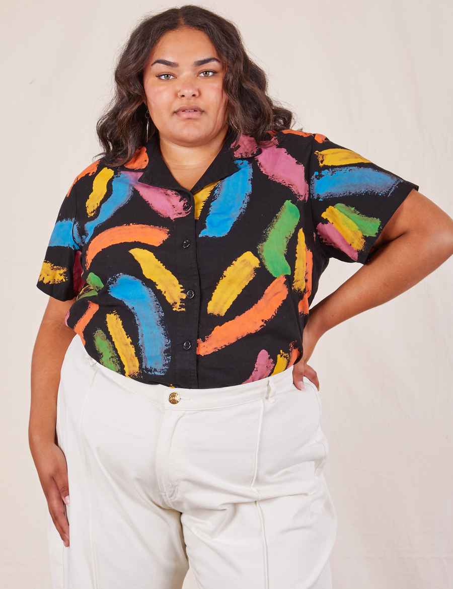 Alicia is 5'9" and wearing 2XL Pantry Button Up in Paint Stroke paired with vintage off-white Western Pants