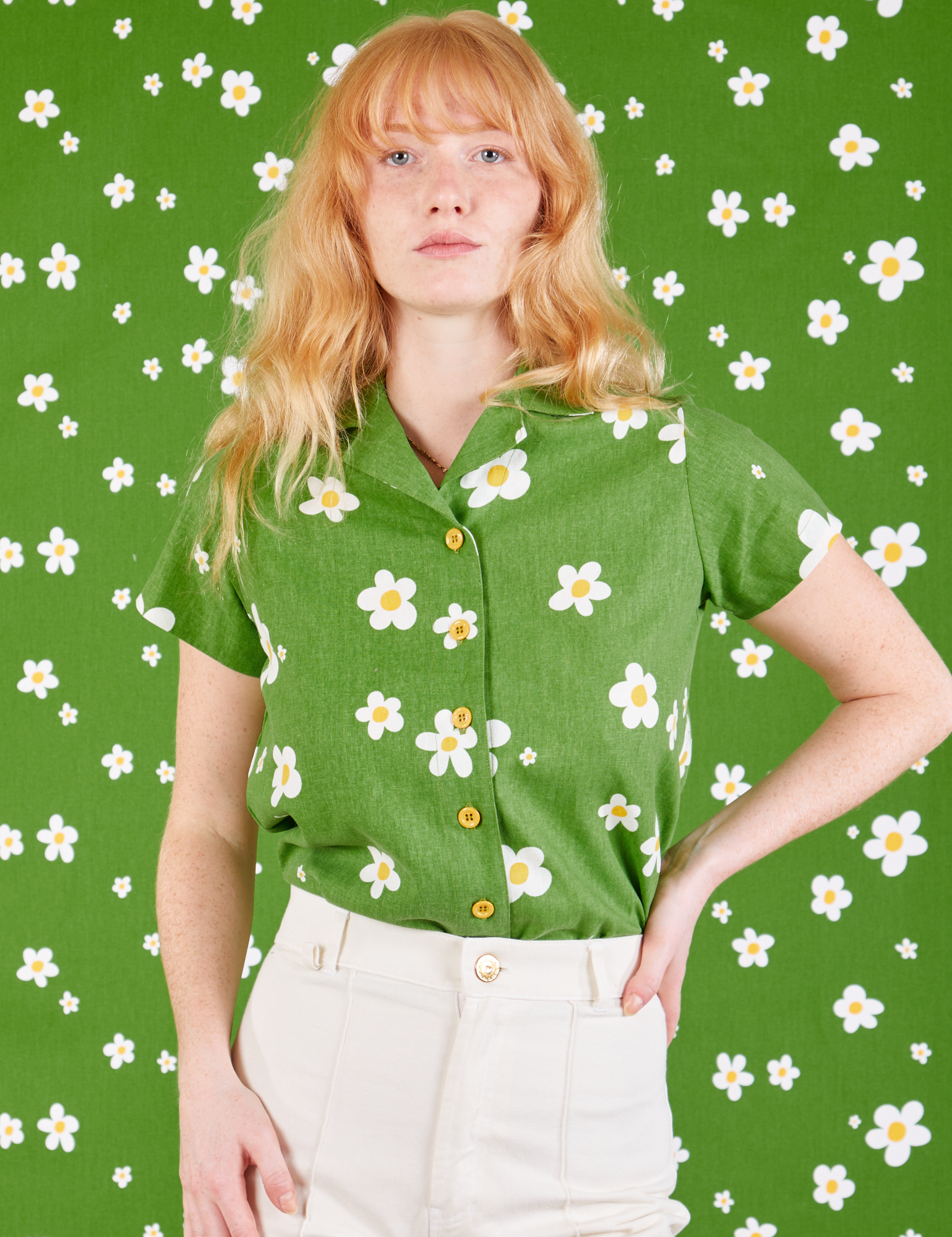 Margaret is 5&#39;11&quot; and wearing P Pantry Button-Up in Bob Baker Flower