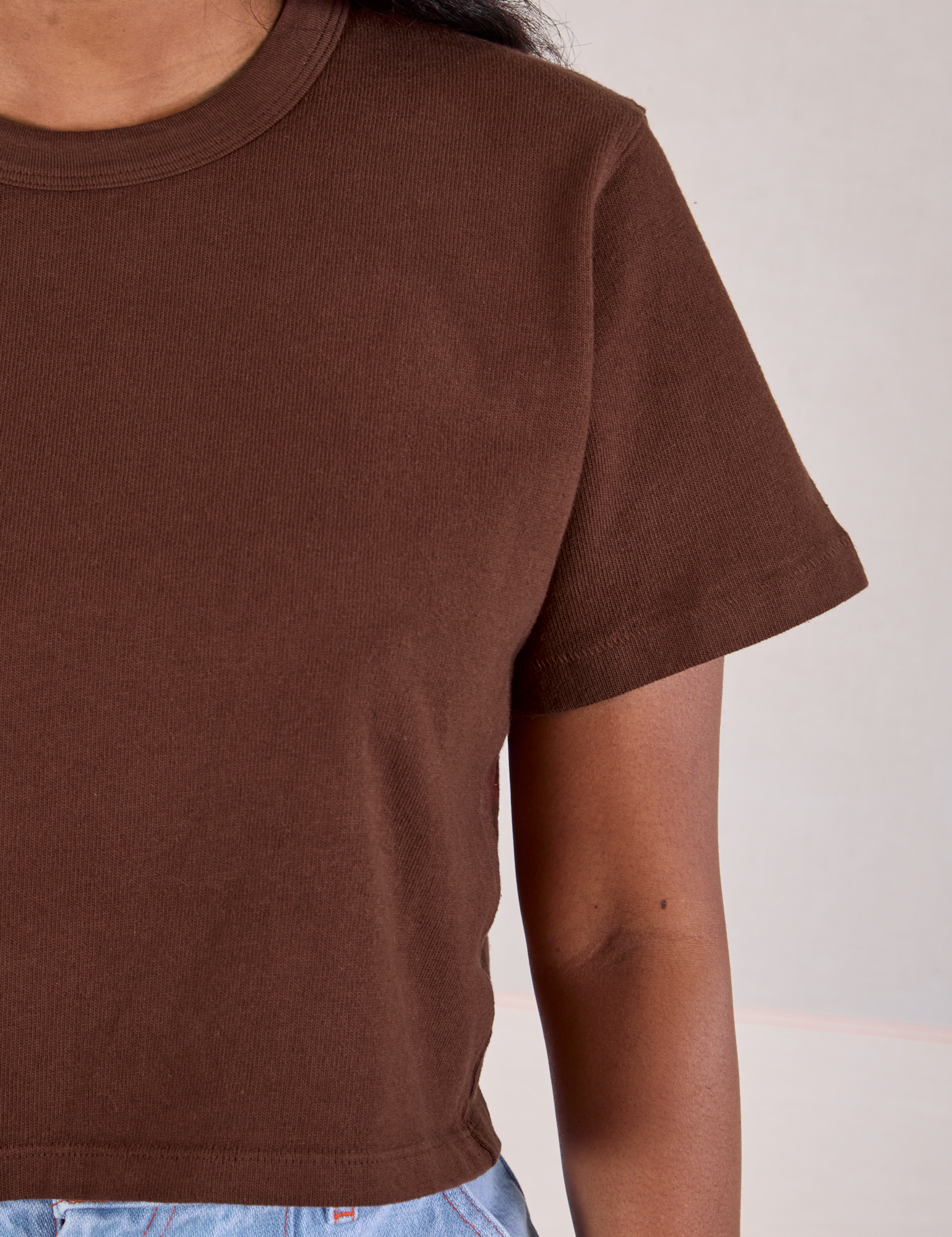 Cropped Burly Tee in Fudgesicle Brown front close up on Kandia