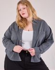 Juliet is 5'7" and wearing L Cropped Overshirt in Slate Grey