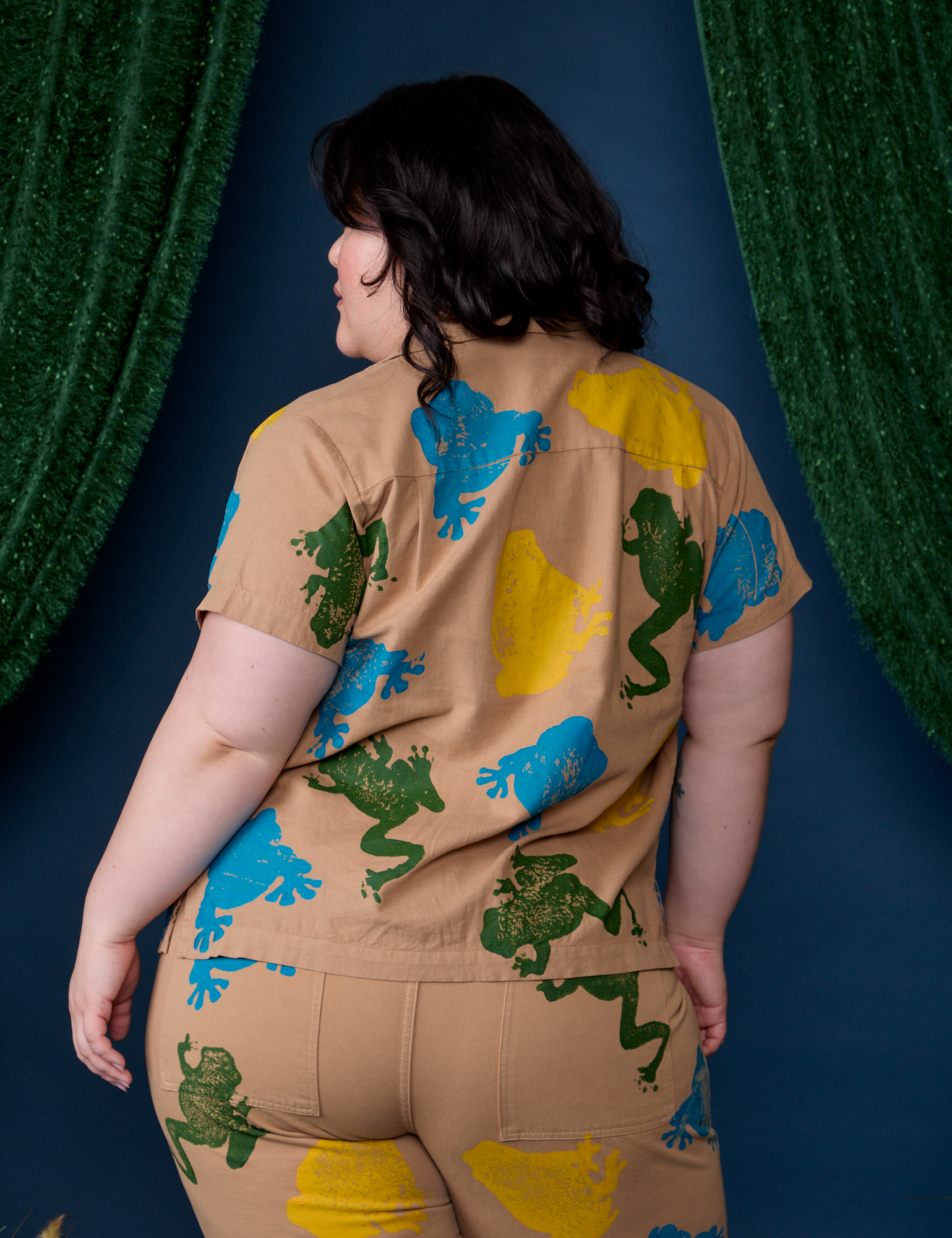 Paintstamped Pantry Button-Up - Froggy