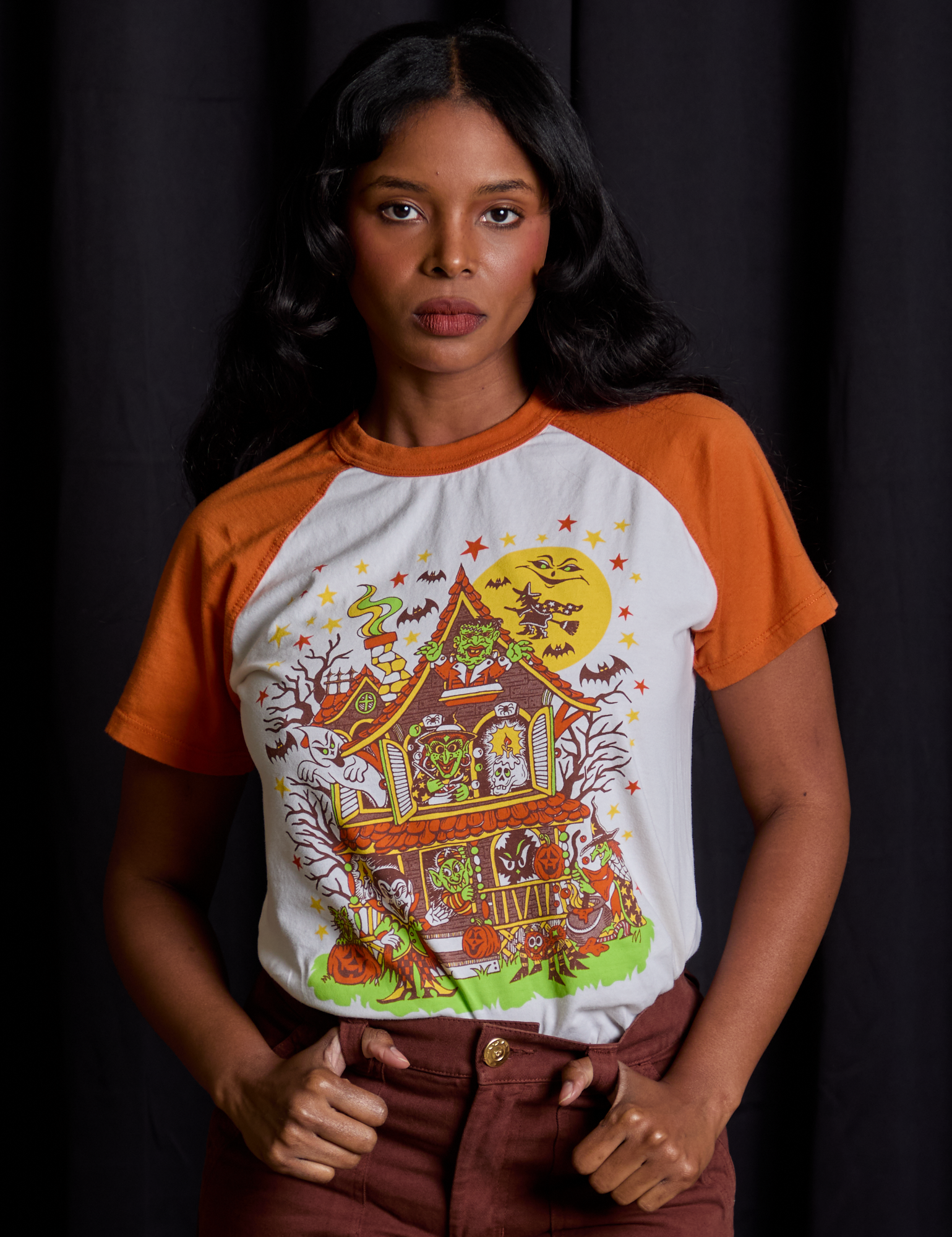 Kandia is 5&#39;3&quot; and wearing XXS Short Sleeve Raglan Tee in Haunted House