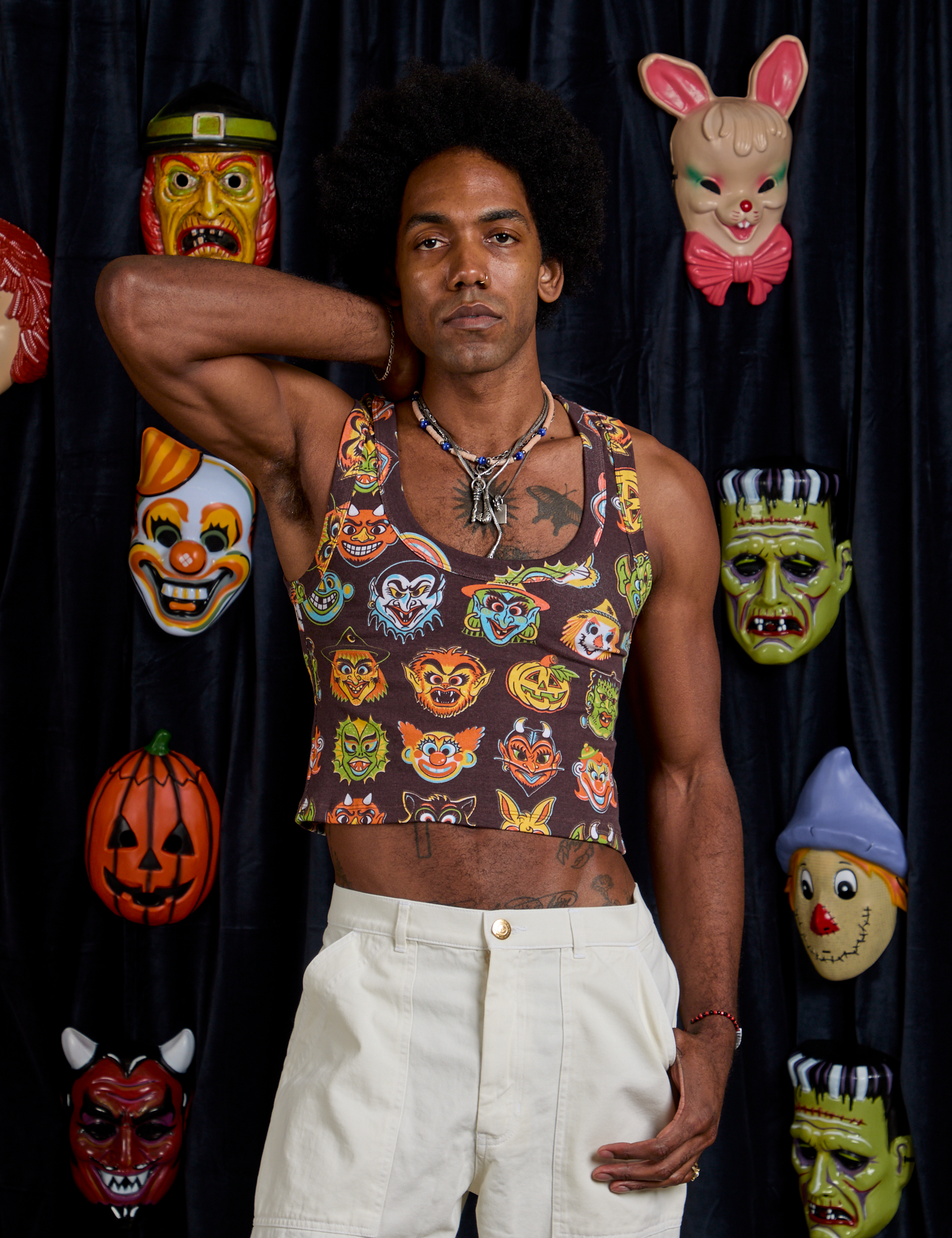Jerrod is 6&#39;3&quot; and wearing M Cropped Tank Top in Halloween Masks