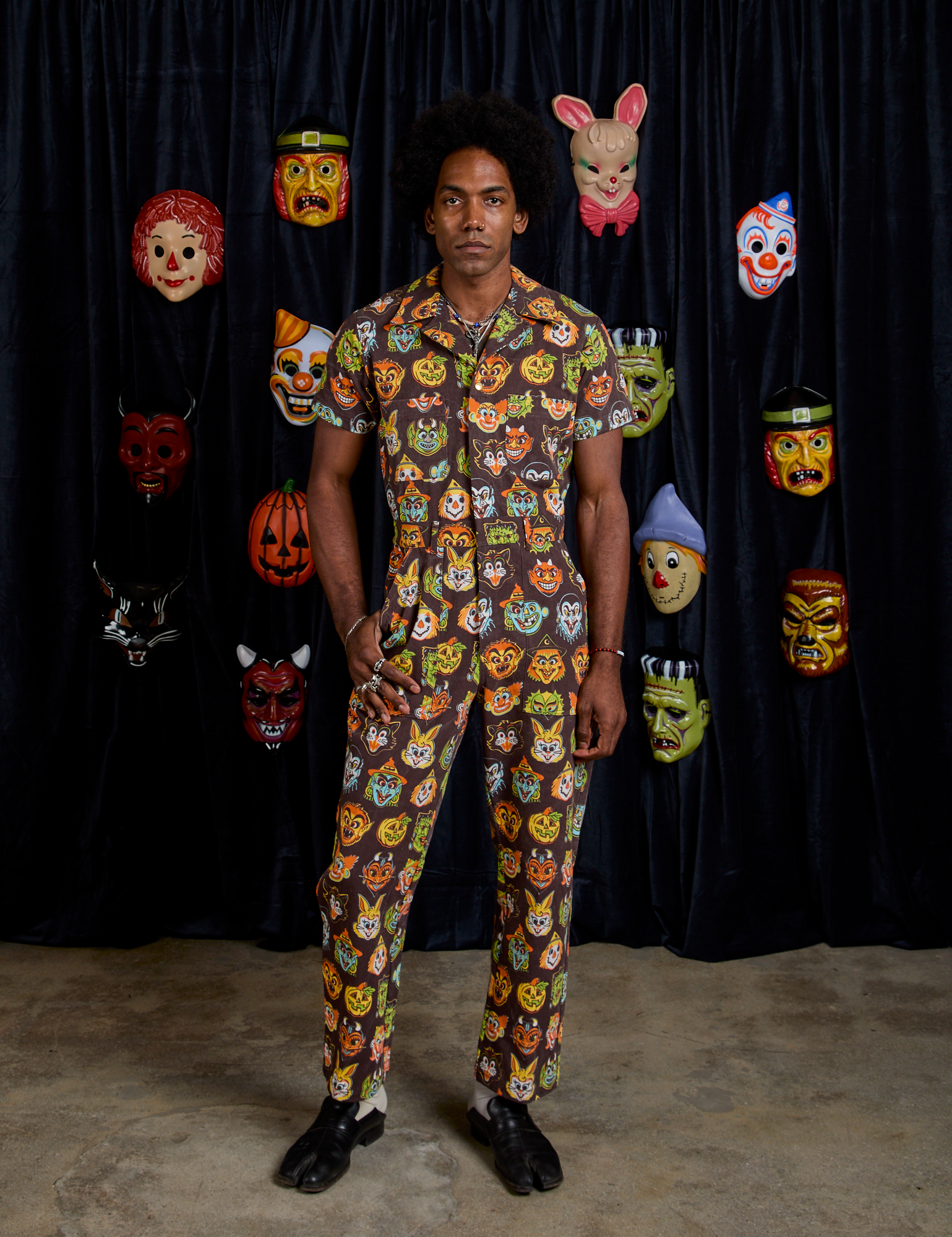 Jerrod is 6&#39;3&quot; and wearing M Short Sleeve Jumpsuit in Halloween Masks
