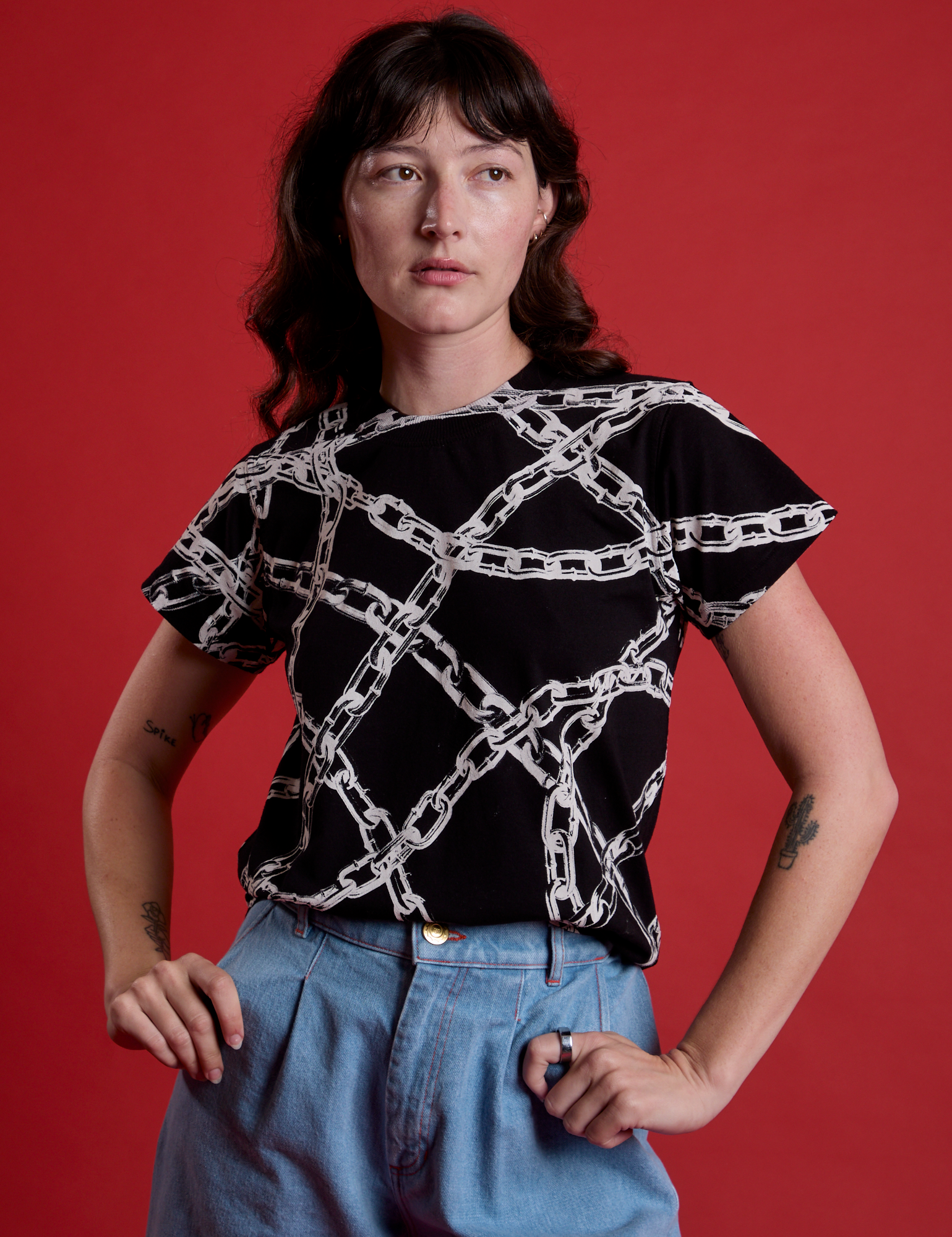 Chain Link Vintage Tee in Basic Black worn by Alex