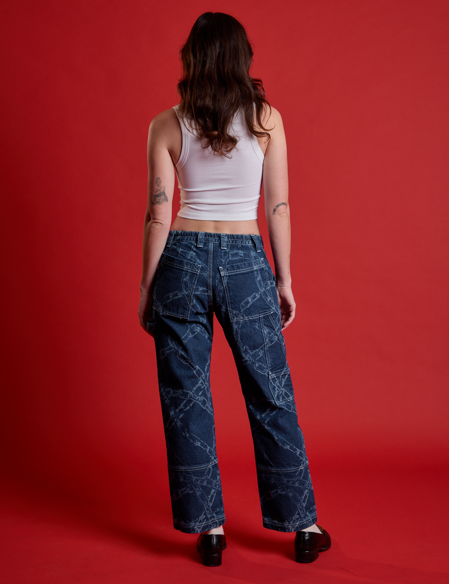 Back view of Mid-Rise Carpenter Jeans in Chain Link and Cropped Tank in Vintage Tee White