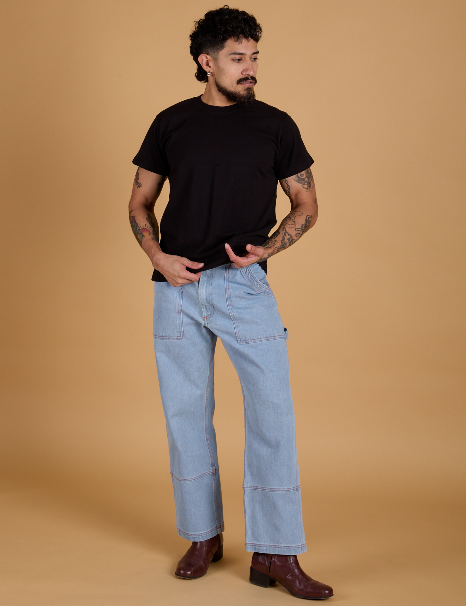 Jesse is wearing Organic Vintage Tee in Basic Black and light wash Carpenter Jeans