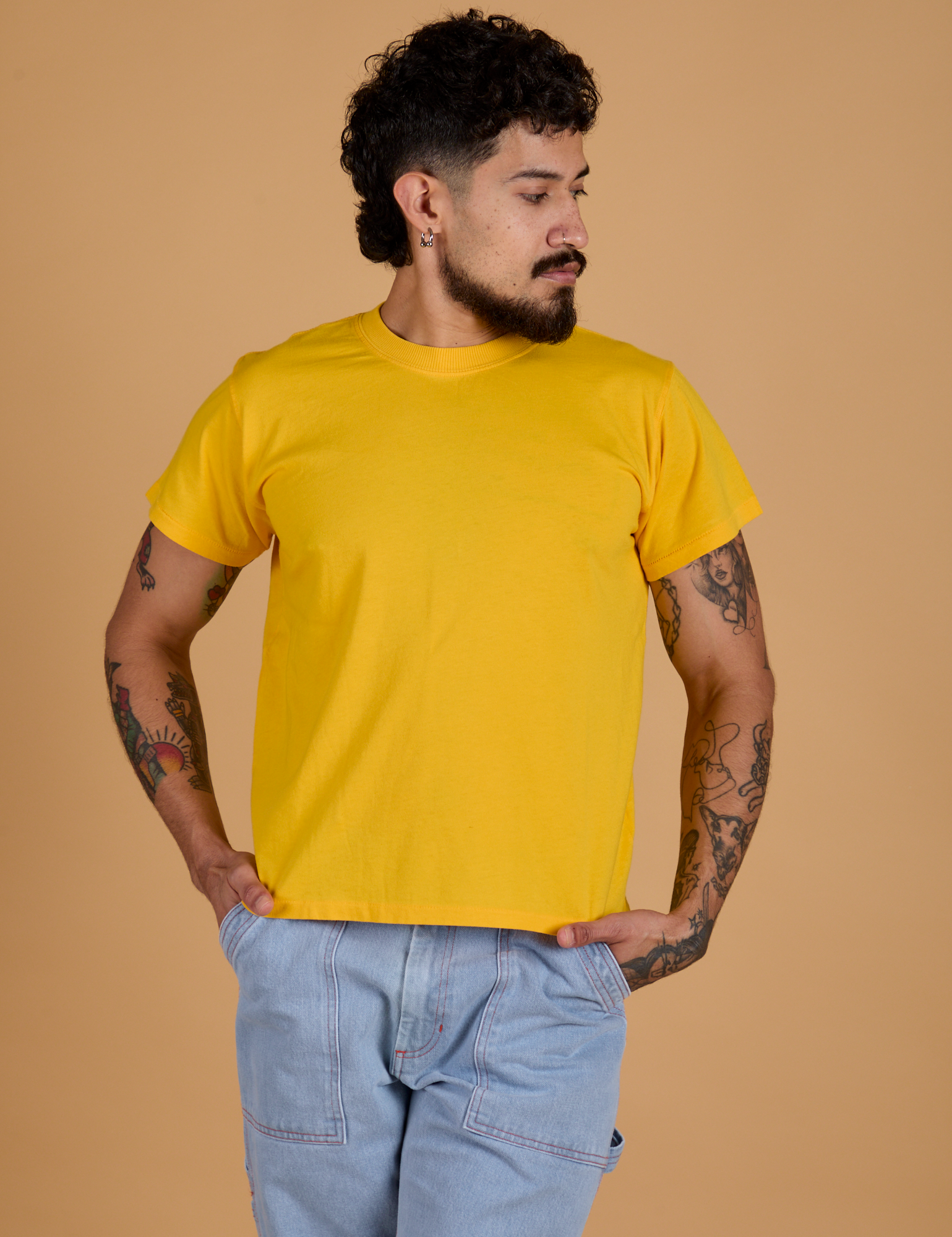 Jesse is 5’8” and wearing S Organic Vintage Tee in Sunshine Yellow