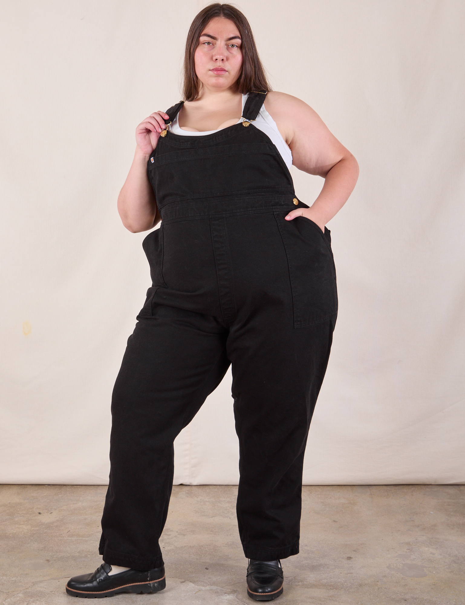 Marielena is 5&#39;8&quot; and wearing 2XL Original Overalls in Mono Black