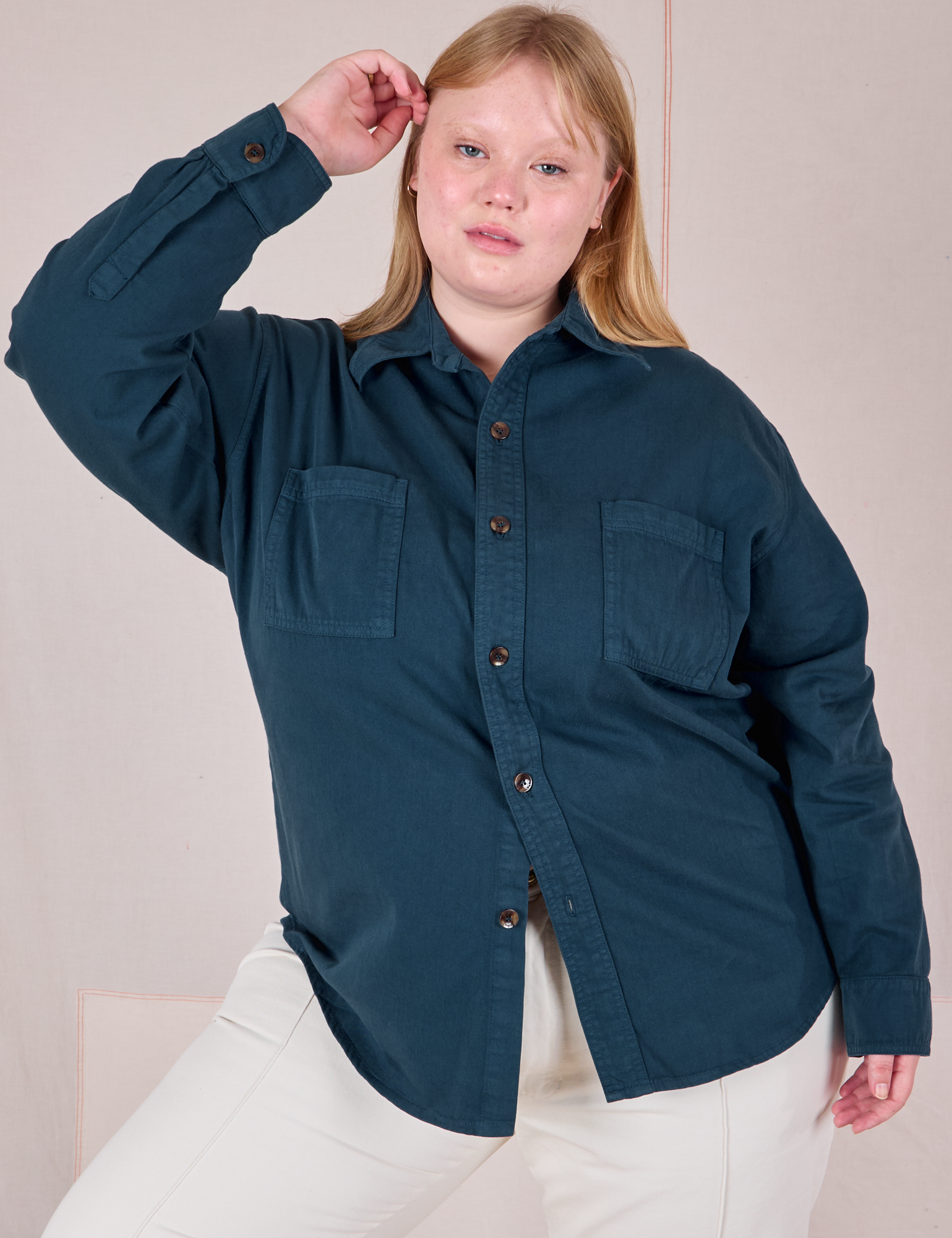 Juliet is 5’7” and wearing L Twill Overshirt in Lagoon