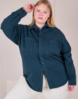 Juliet is 5’7” and wearing L Twill Overshirt in Lagoon