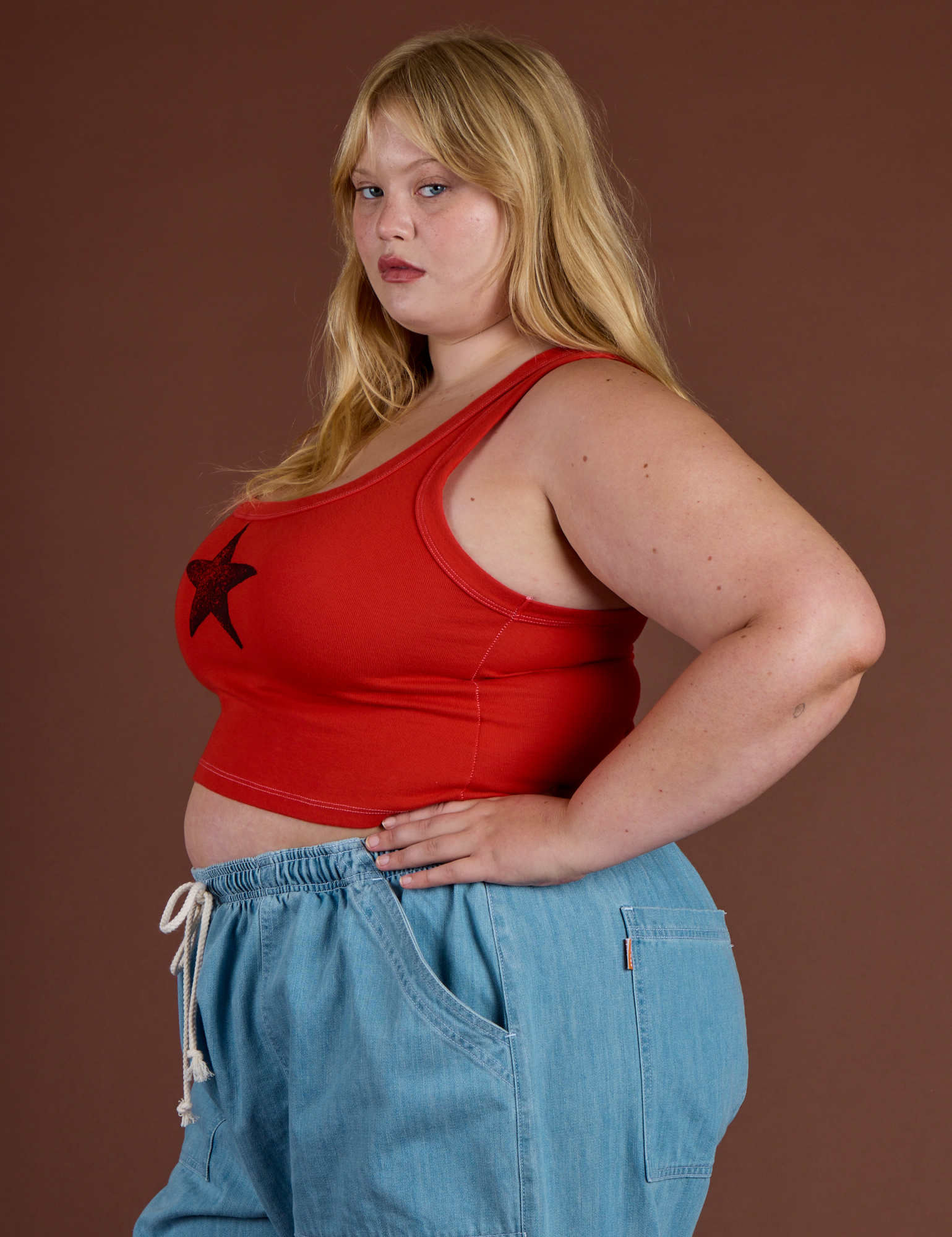 Icon Cropped Tank - Red Star