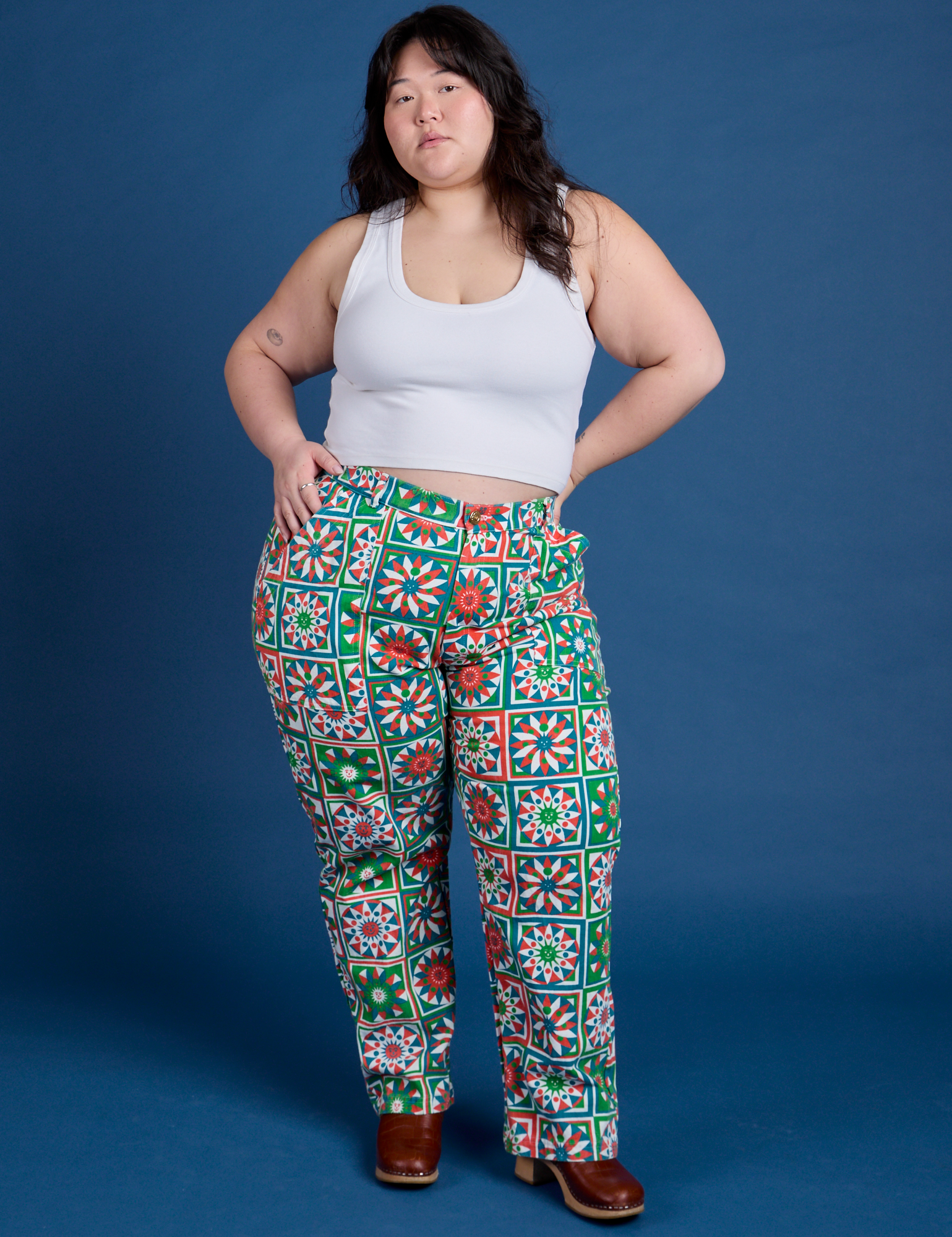 Ashley is 5’7” and wearing 1XL Work Pants in Quilt Print