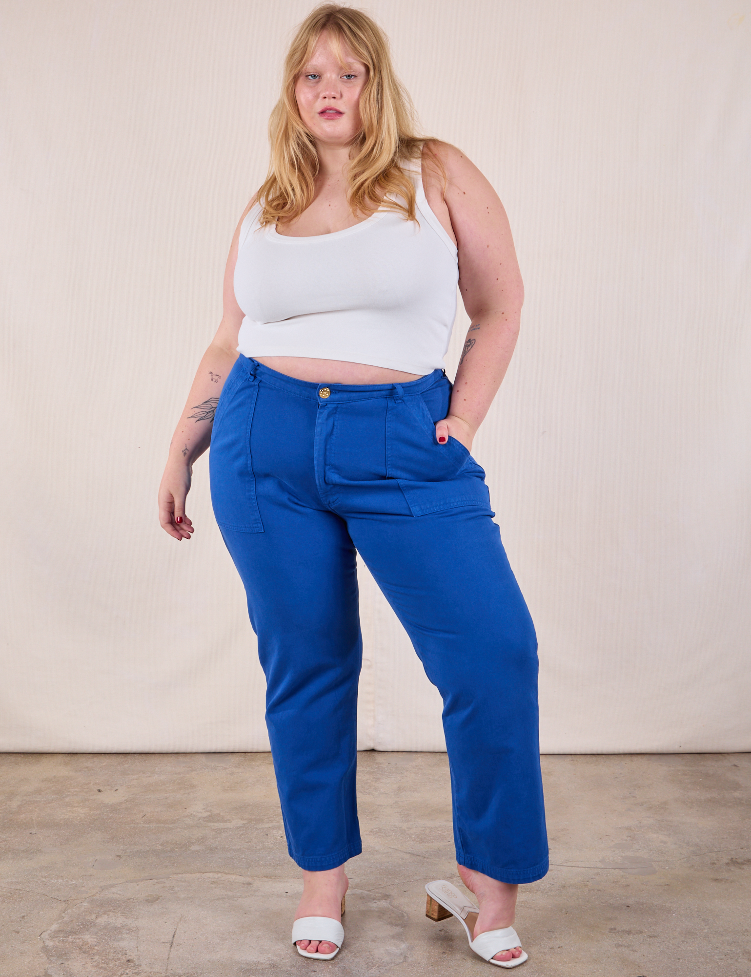 Juliet is 5&#39;7&quot; and wearing 1XL Work Pants in Royal Blue paired with a Cropped Tank in Vintage Tee Off-White