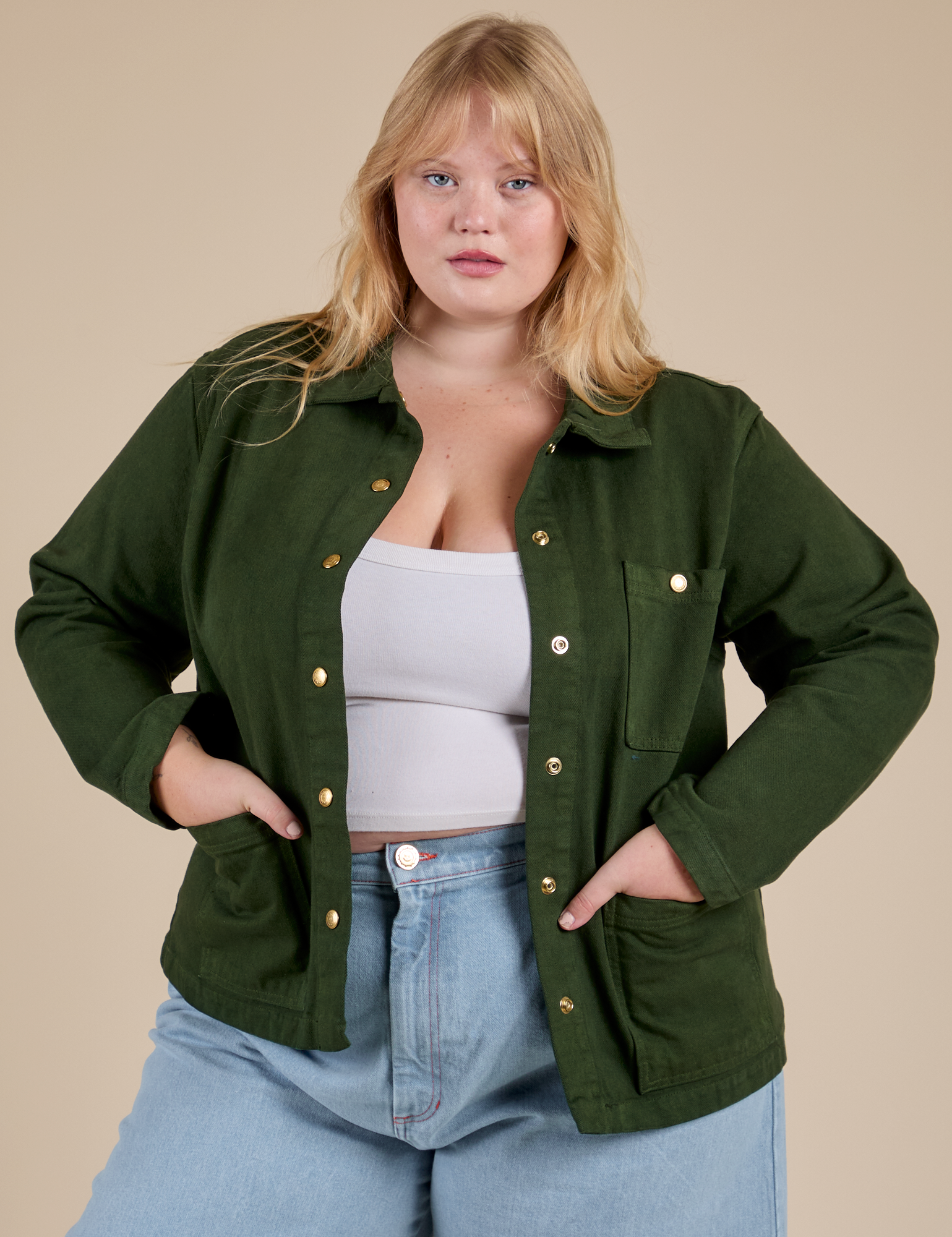 Juliet is 5&#39;8&quot; and wearing L Denim Work Jacket in Evergreen