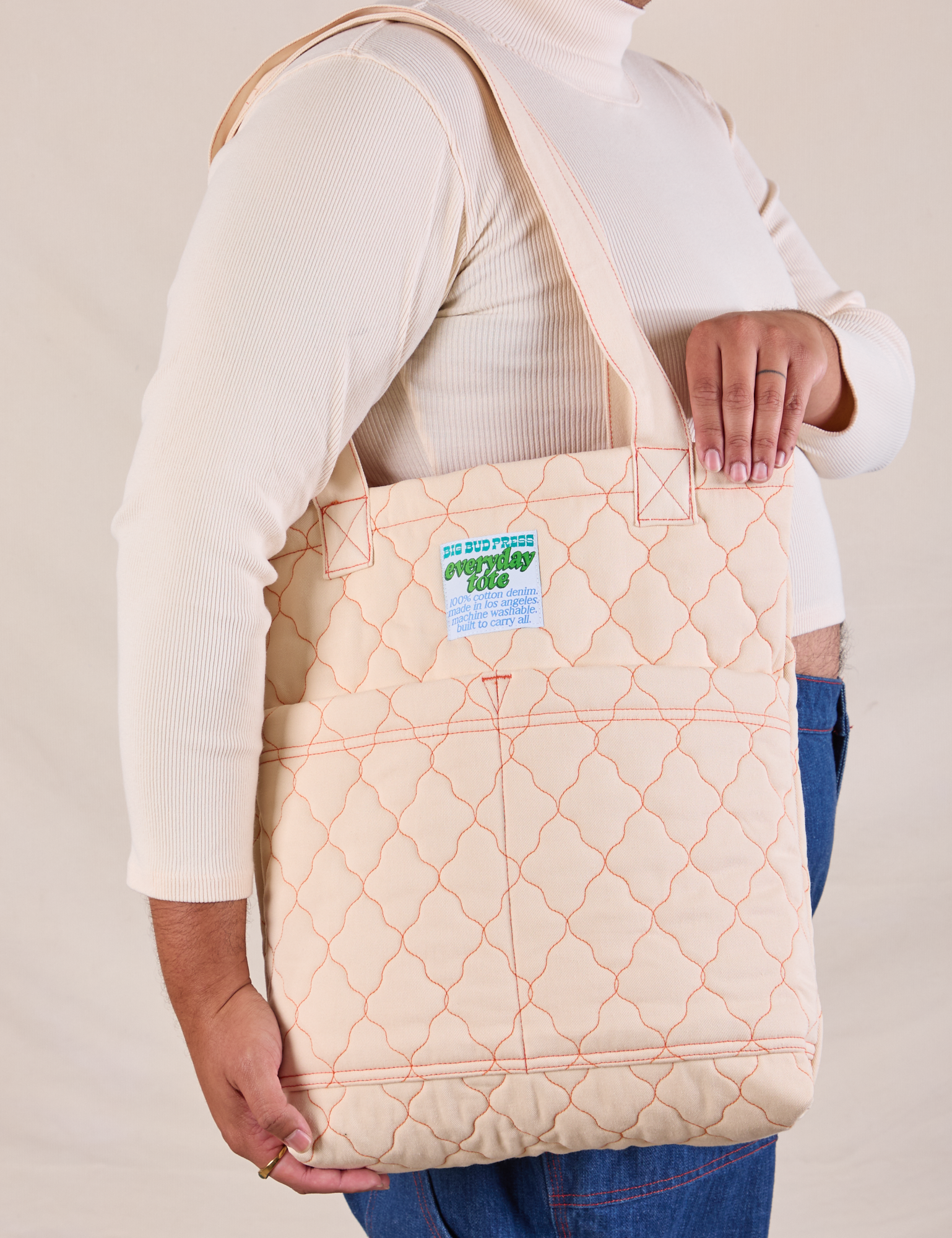 Quilted Everyday Tote in vintage tee off-white worn by model