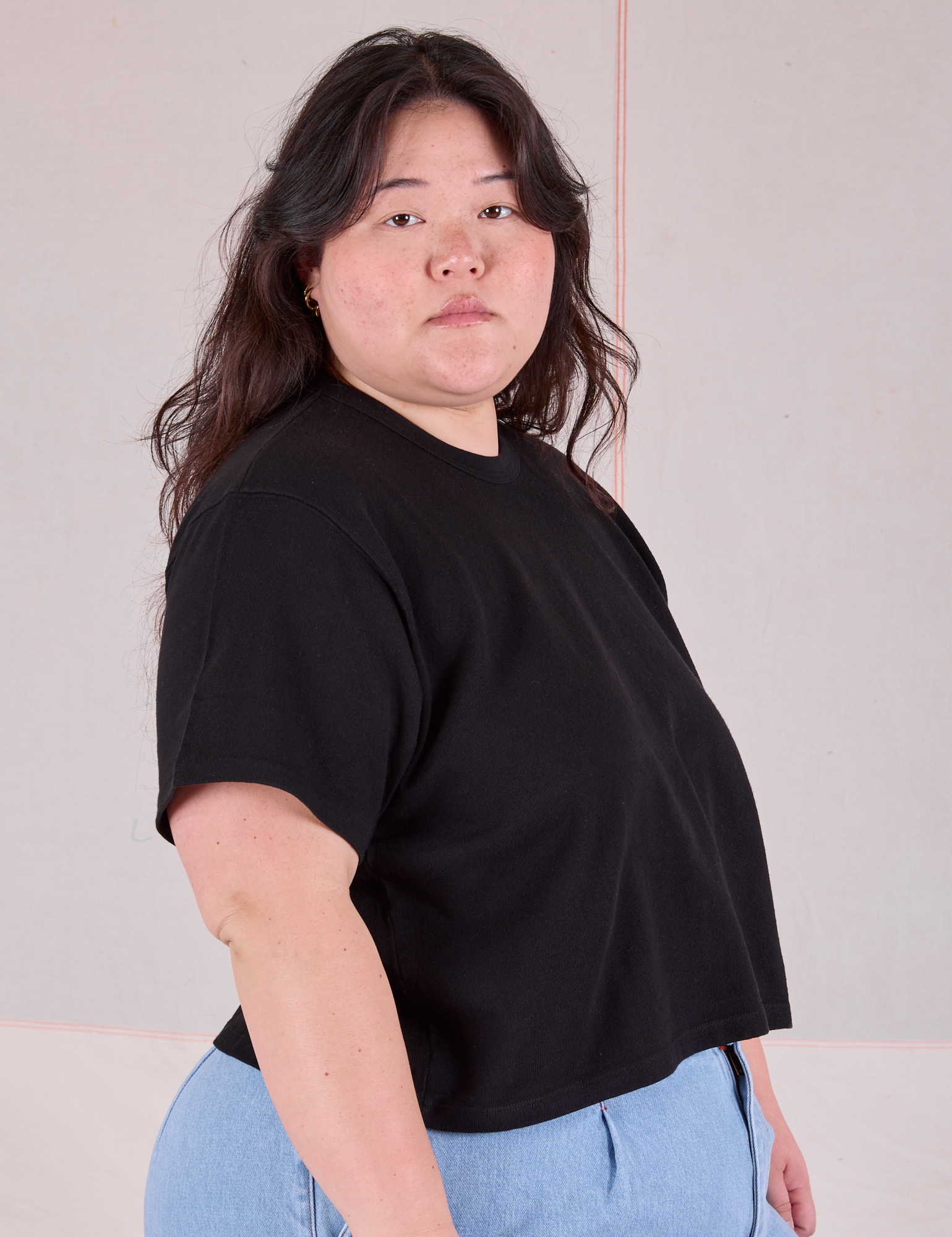 Cropped Burly Tee in Basic Black side view on Ashley