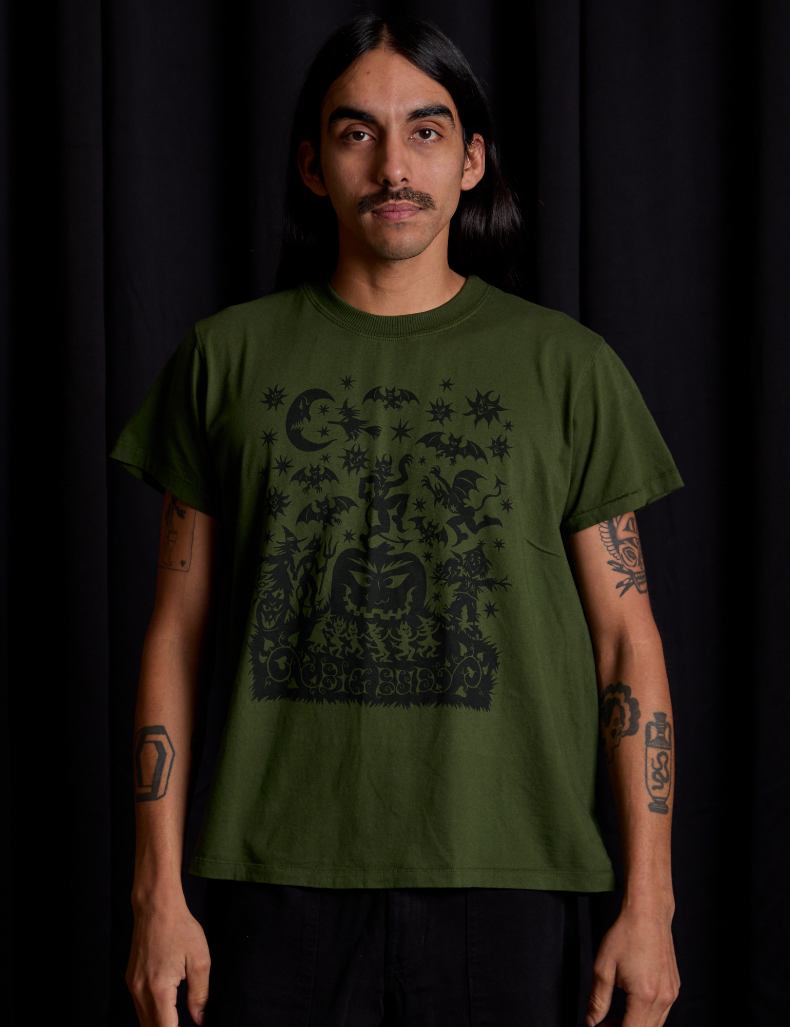 Anthony is 5&#39;6&quot; and wearing S Vintage Tee in Papercut