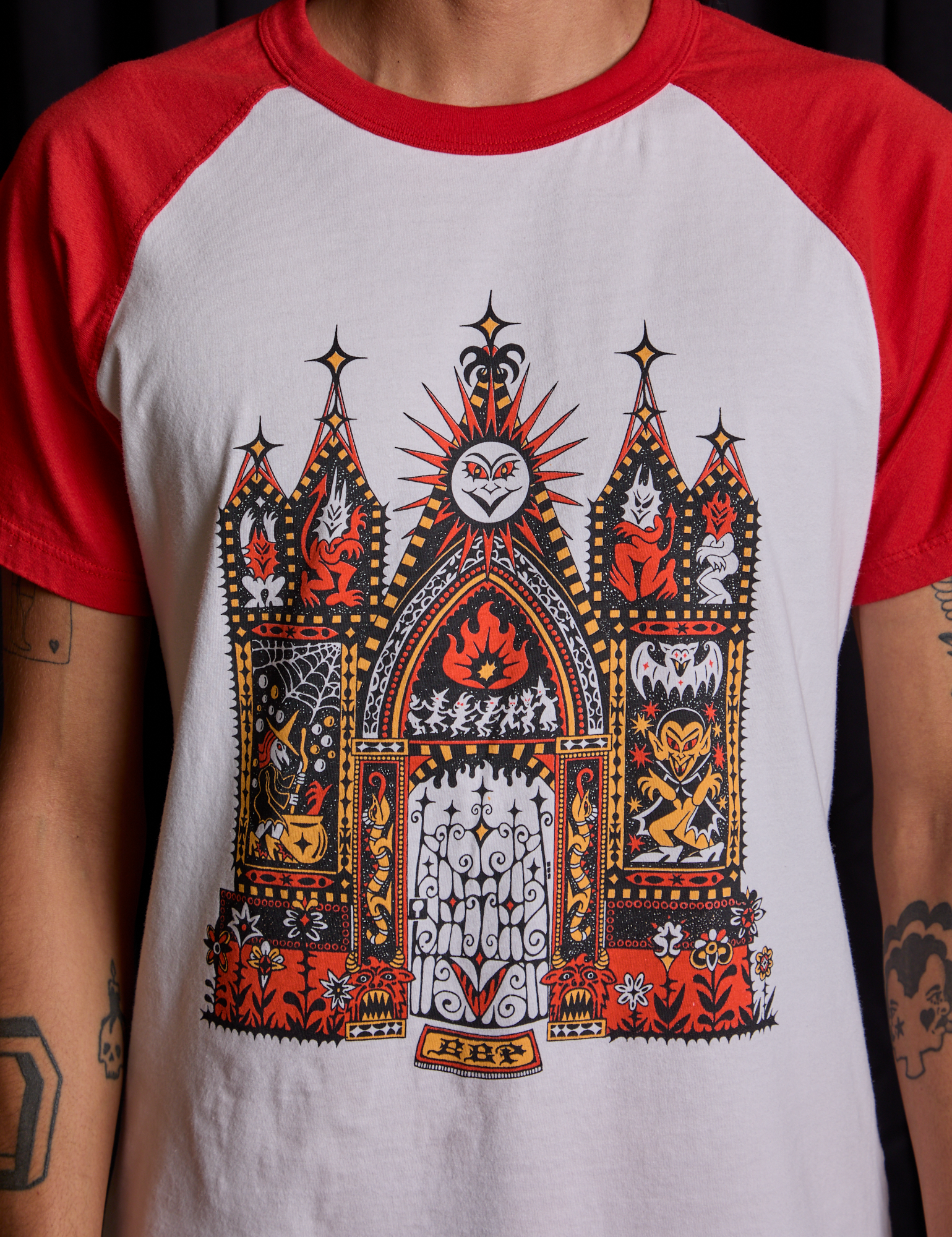 Short Sleeve Raglan Tee in Gates of Hell close up