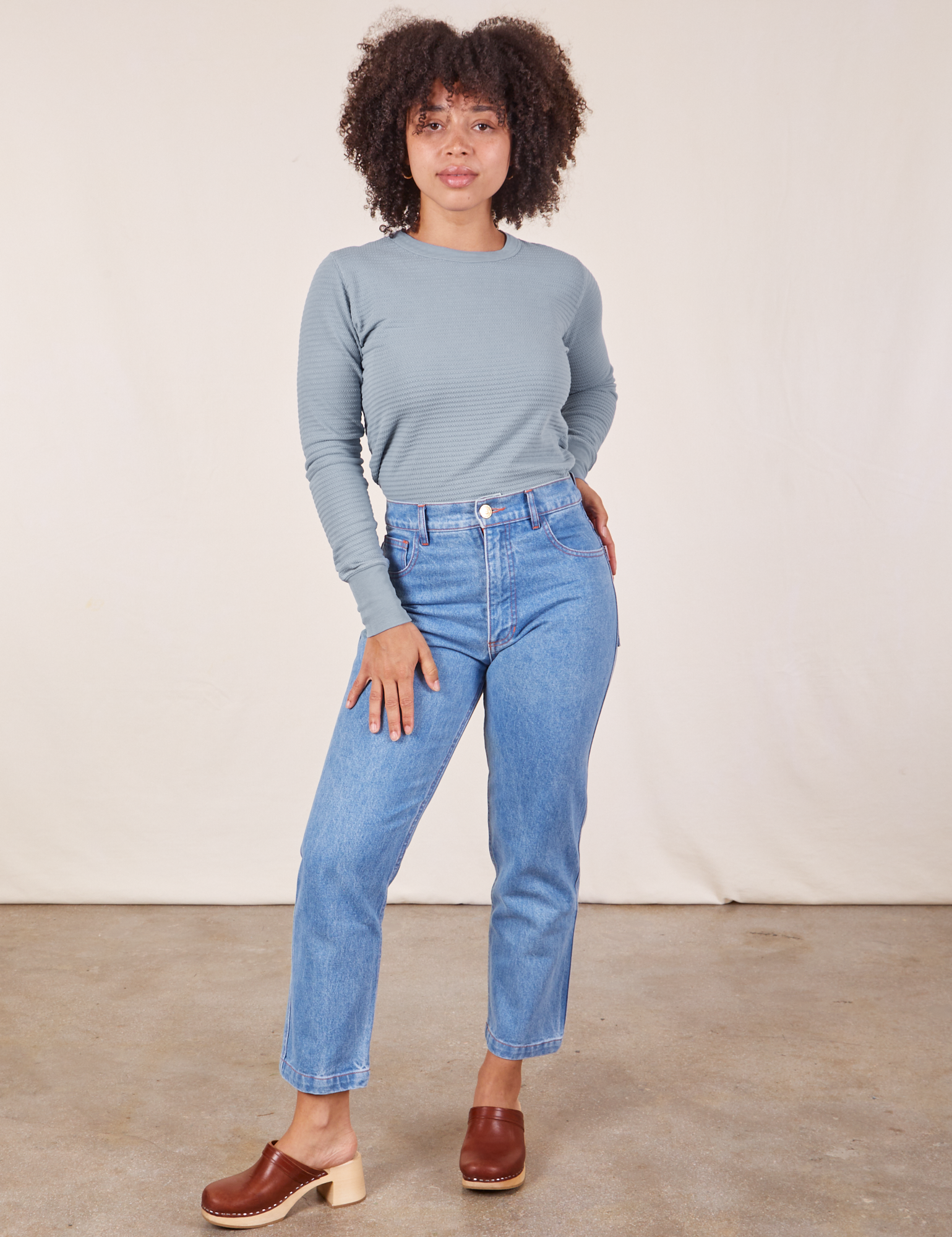 Gabi is wearing Honeycomb Thermal in Periwinkle and light wash Frontier Jeans