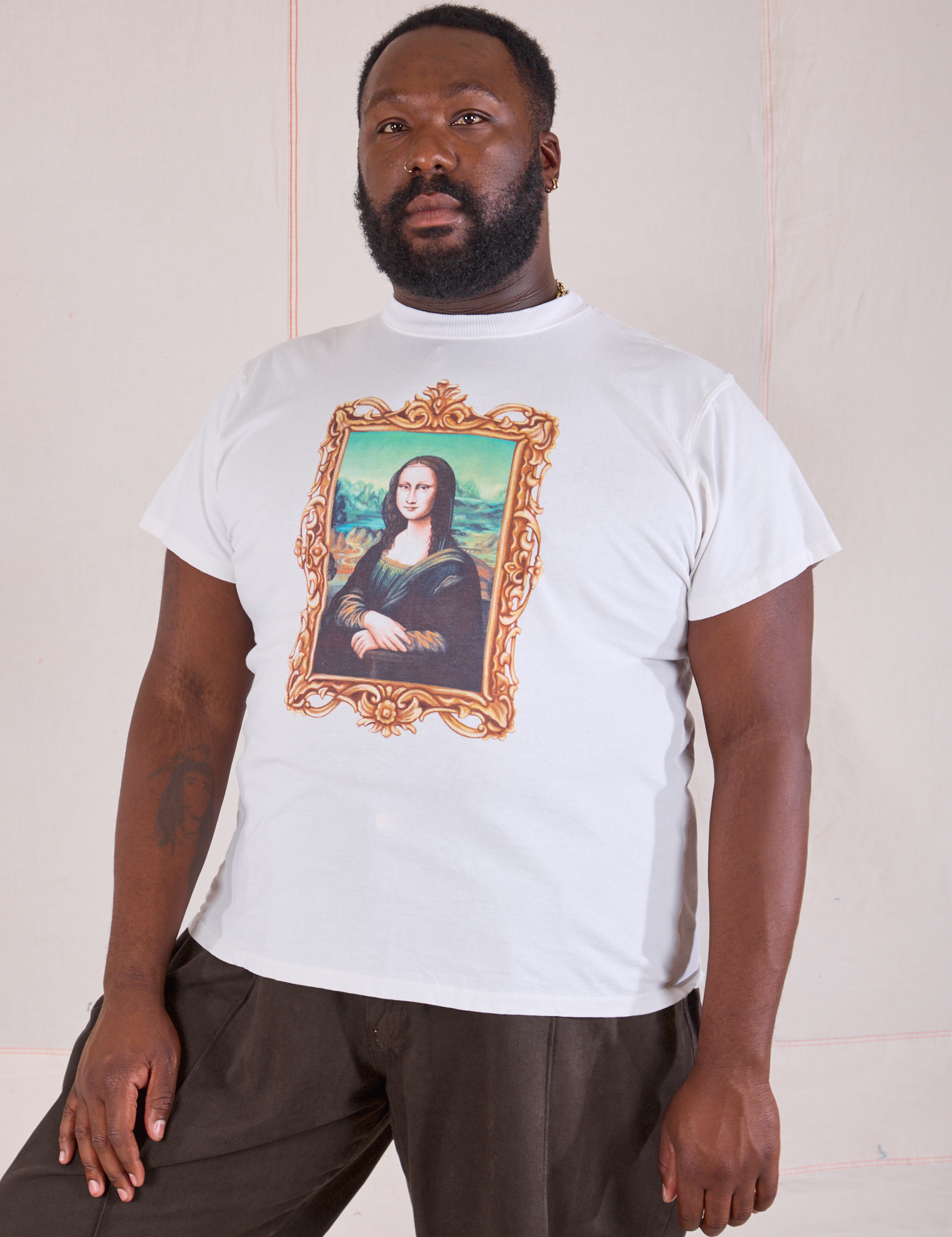 Elijah is 6&#39;4&quot; and wearing 2XL Masters Organic Tee in Mona Lisa