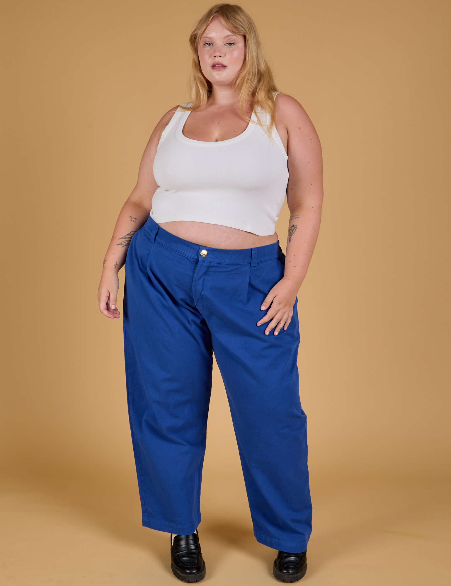Juliet is wearing Baggy Mid-Rise Trousers in Royal Blue and vintage tee white Cropped Tank