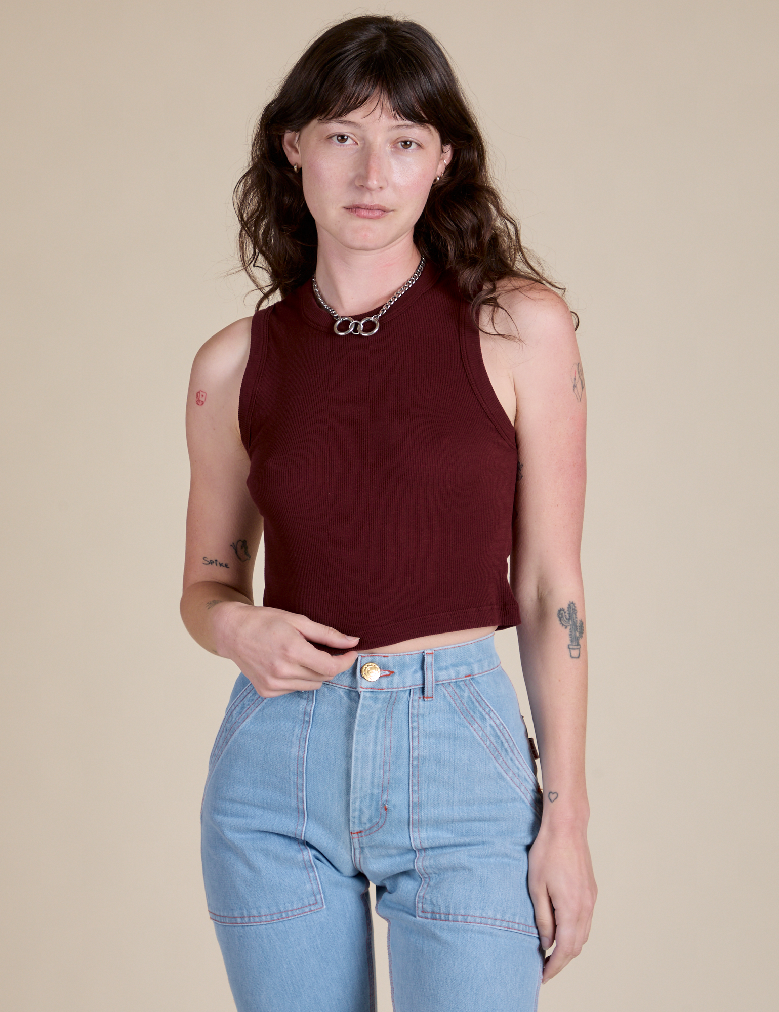 Alex is 5’8” and wearing P Muscle Tee in Red Wine
