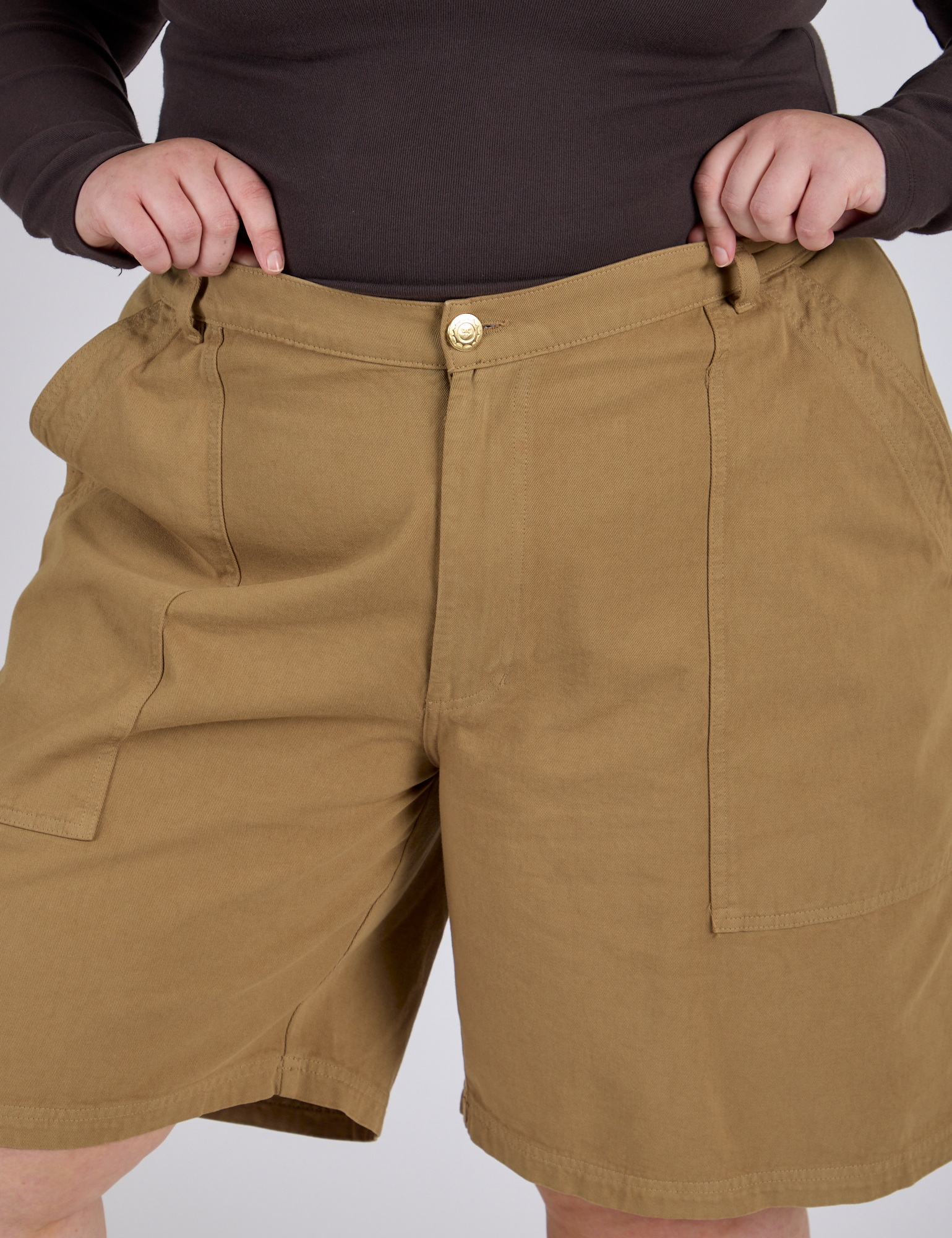 Longline Work Shorts in Desert Brown front close up on Juliet