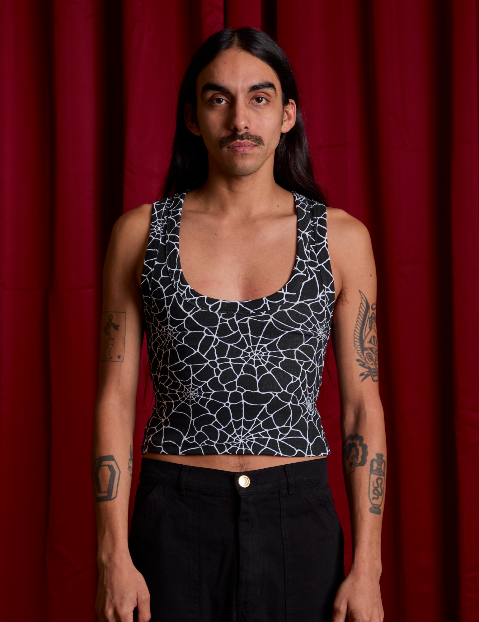 Anthony is 5&#39;6&quot; and wearing S Cropped Tank Top in Spider Webs
